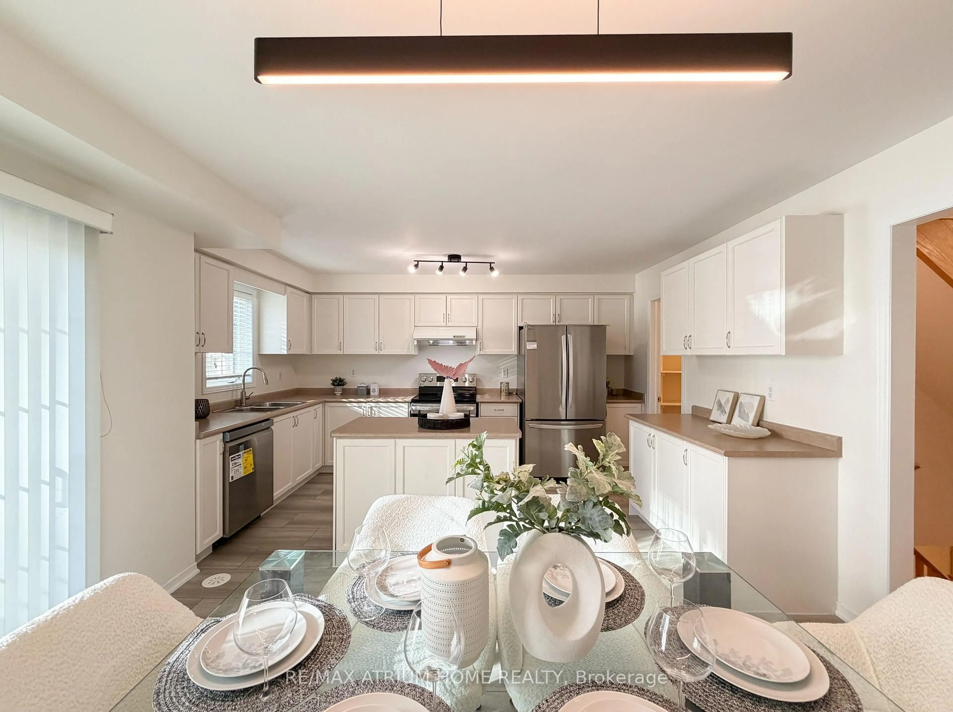 Contemporary kitchen, ceramic/tile floor for 284 Church St, Richmond Hill Ontario L4C 9N4