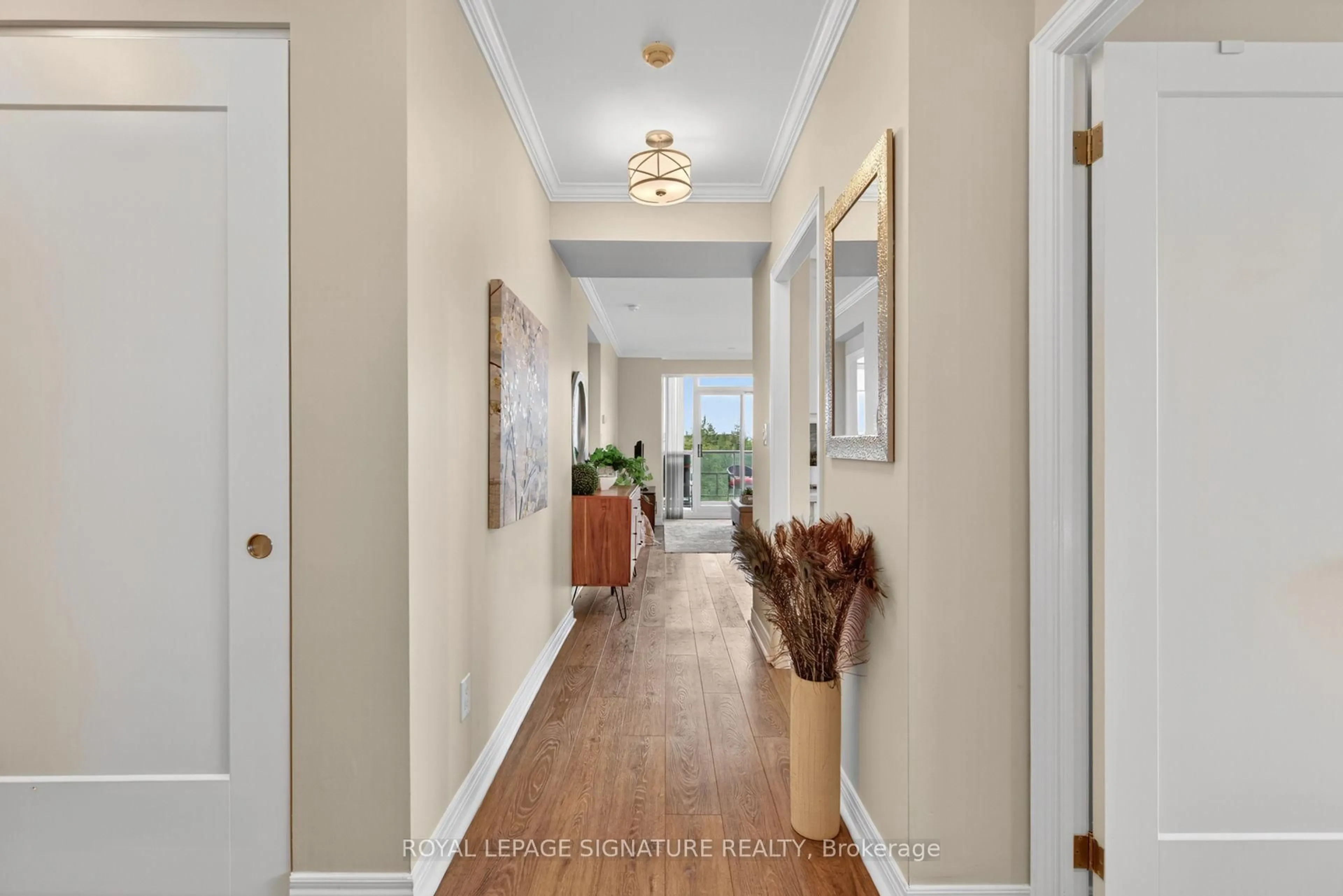 Indoor entryway for 100 Promenade Circ #406, Vaughan Ontario L4J 7W7