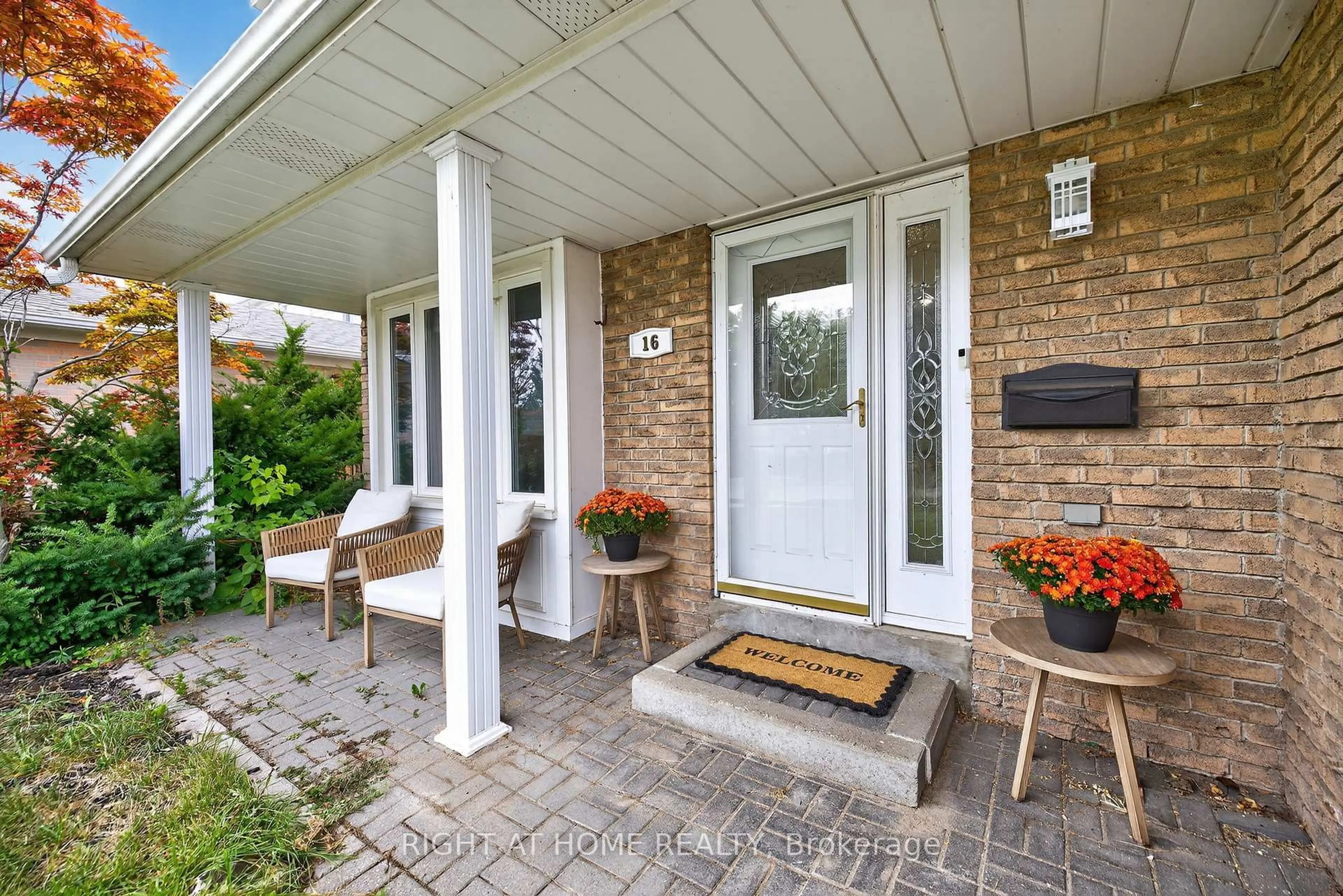 Unknown for 16 Mayvern Cres, Richmond Hill Ontario L4C 5J4
