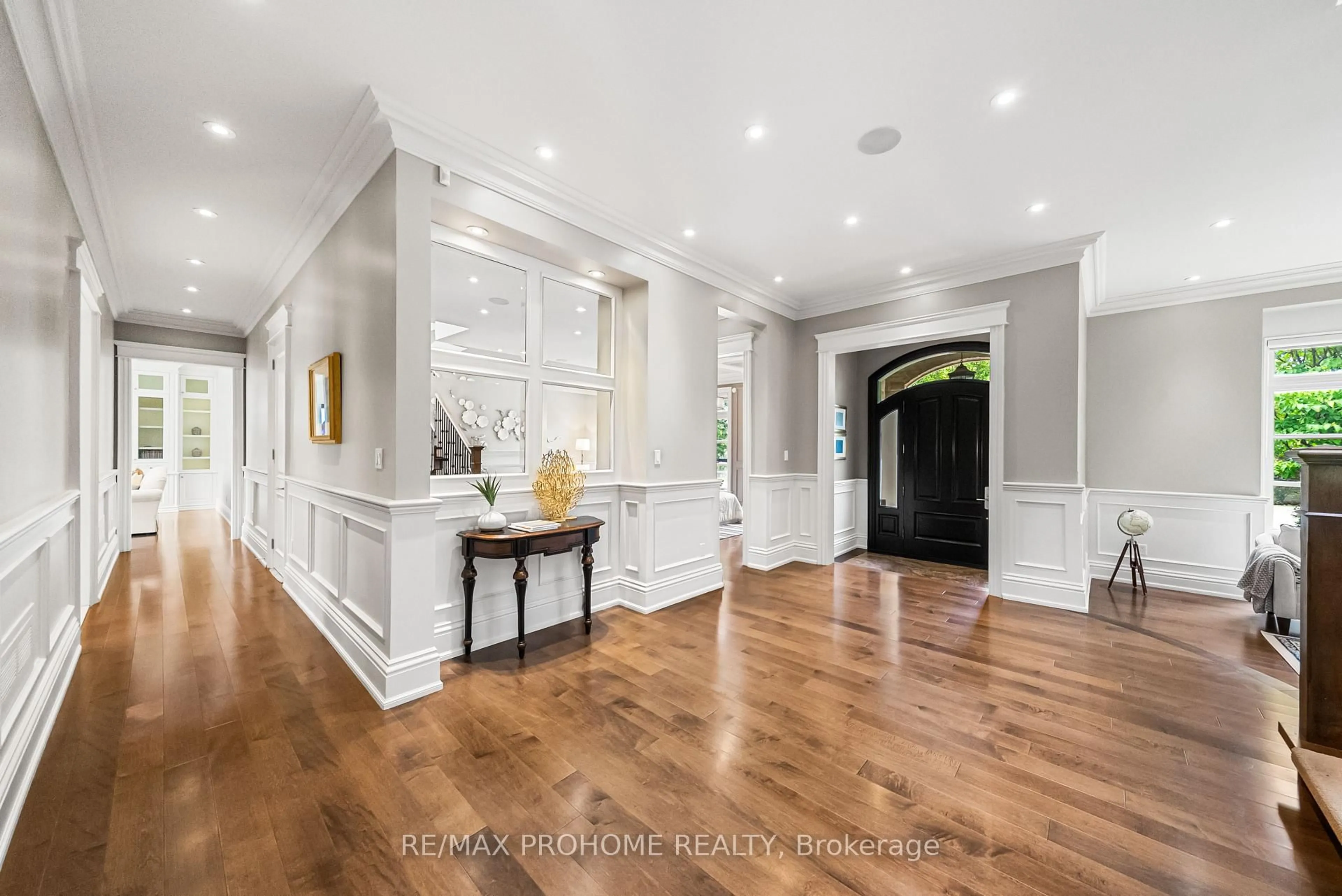 Indoor entryway for 38 Park Cres, Richmond Hill Ontario L4E 3J4