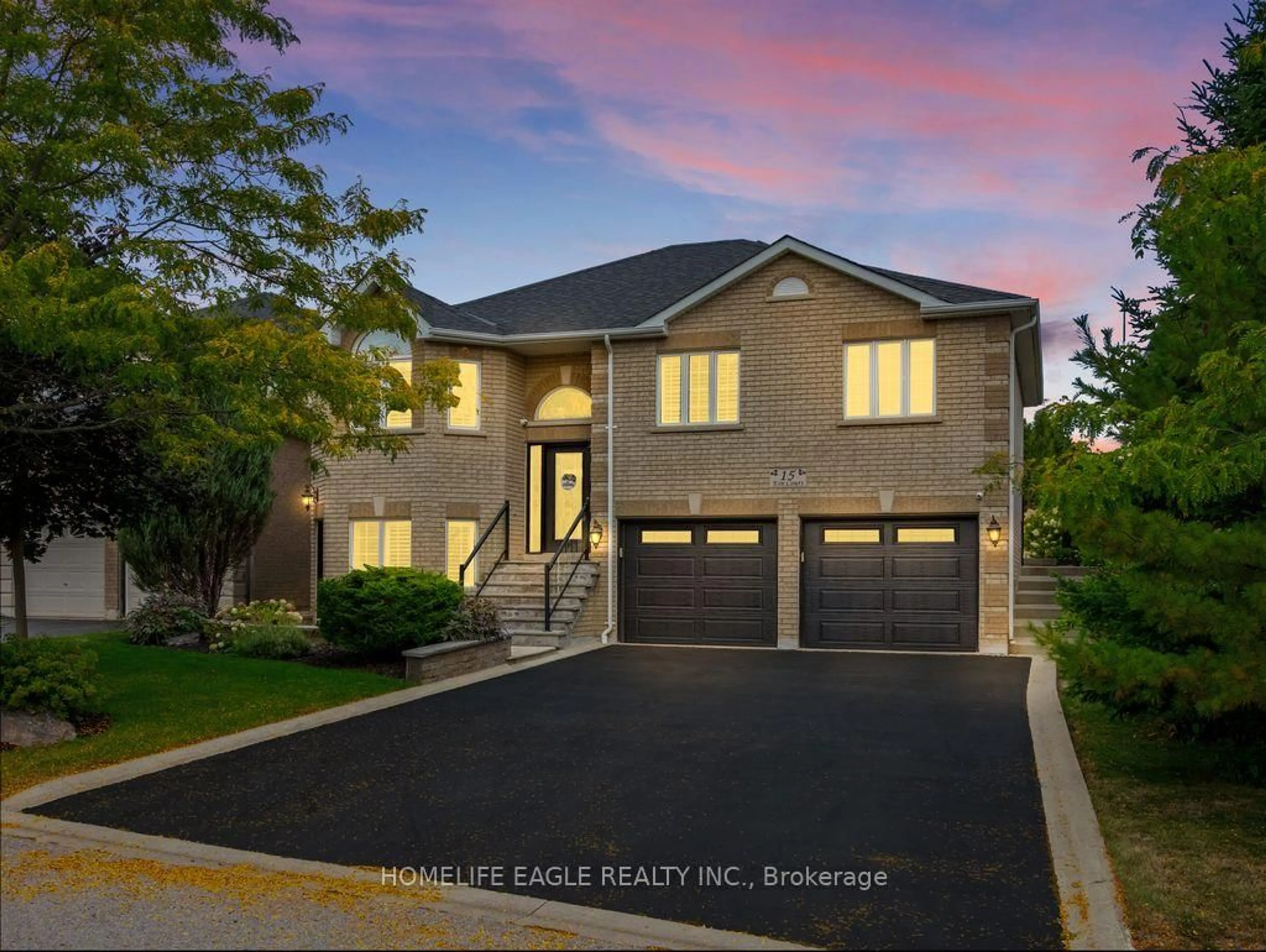 Home with brick exterior material, street for 15 Eve Crt, Bradford West Gwillimbury Ontario L3Z 3H6