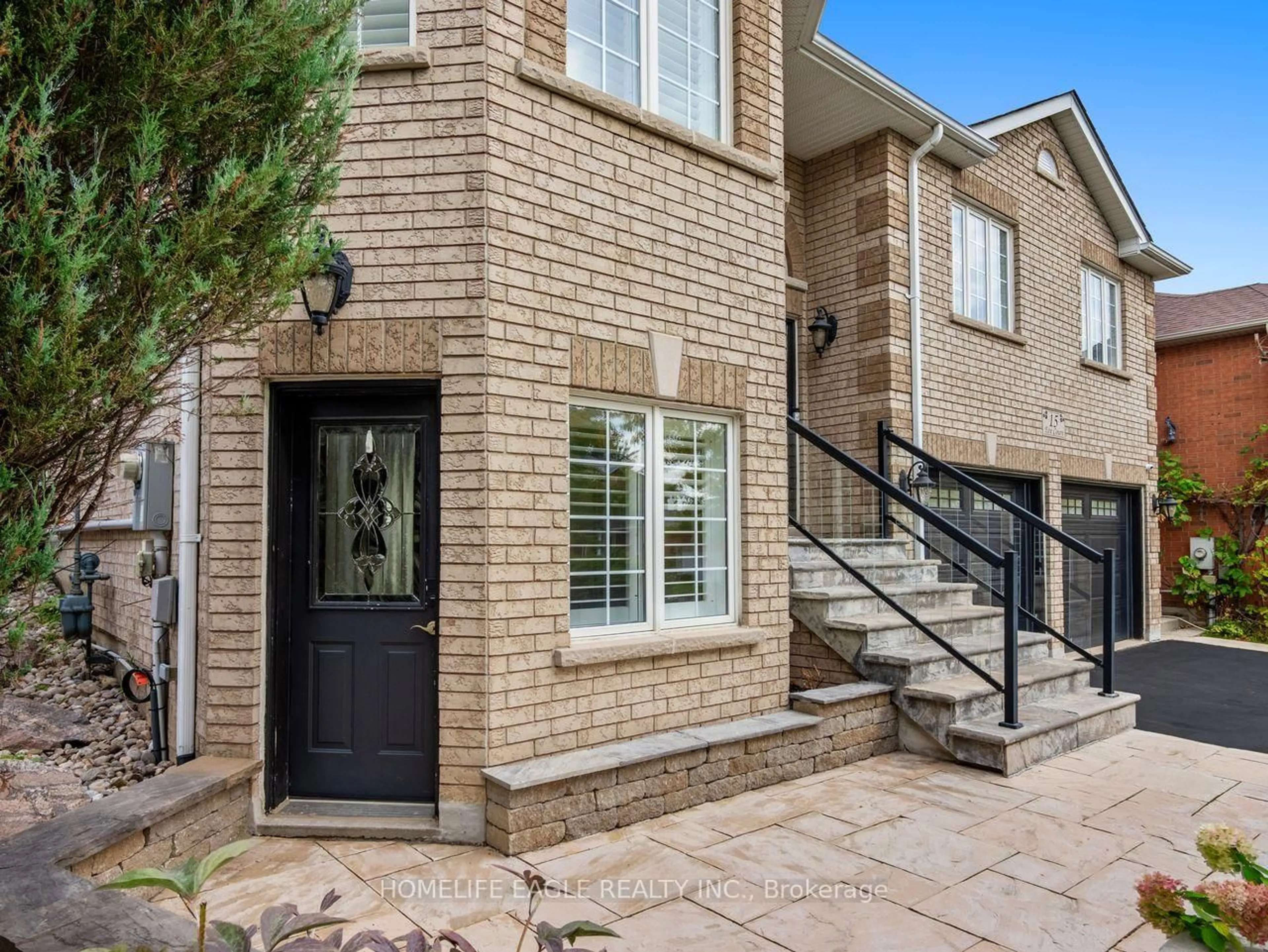 Home with brick exterior material, street for 15 Eve Crt, Bradford West Gwillimbury Ontario L3Z 3H6