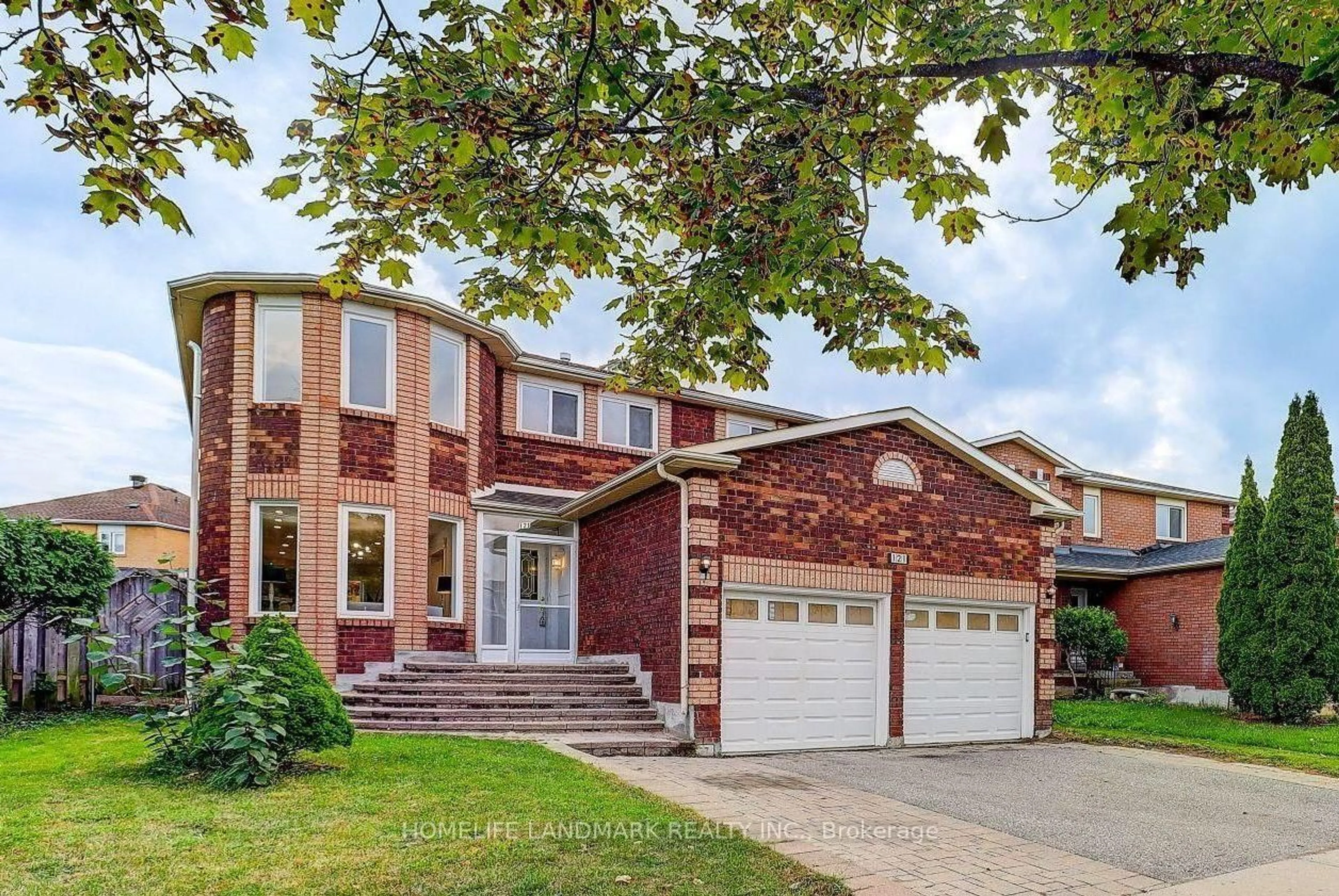 Home with brick exterior material, street for 121 Bernard Ave, Richmond Hill Ontario L4C 9Z5