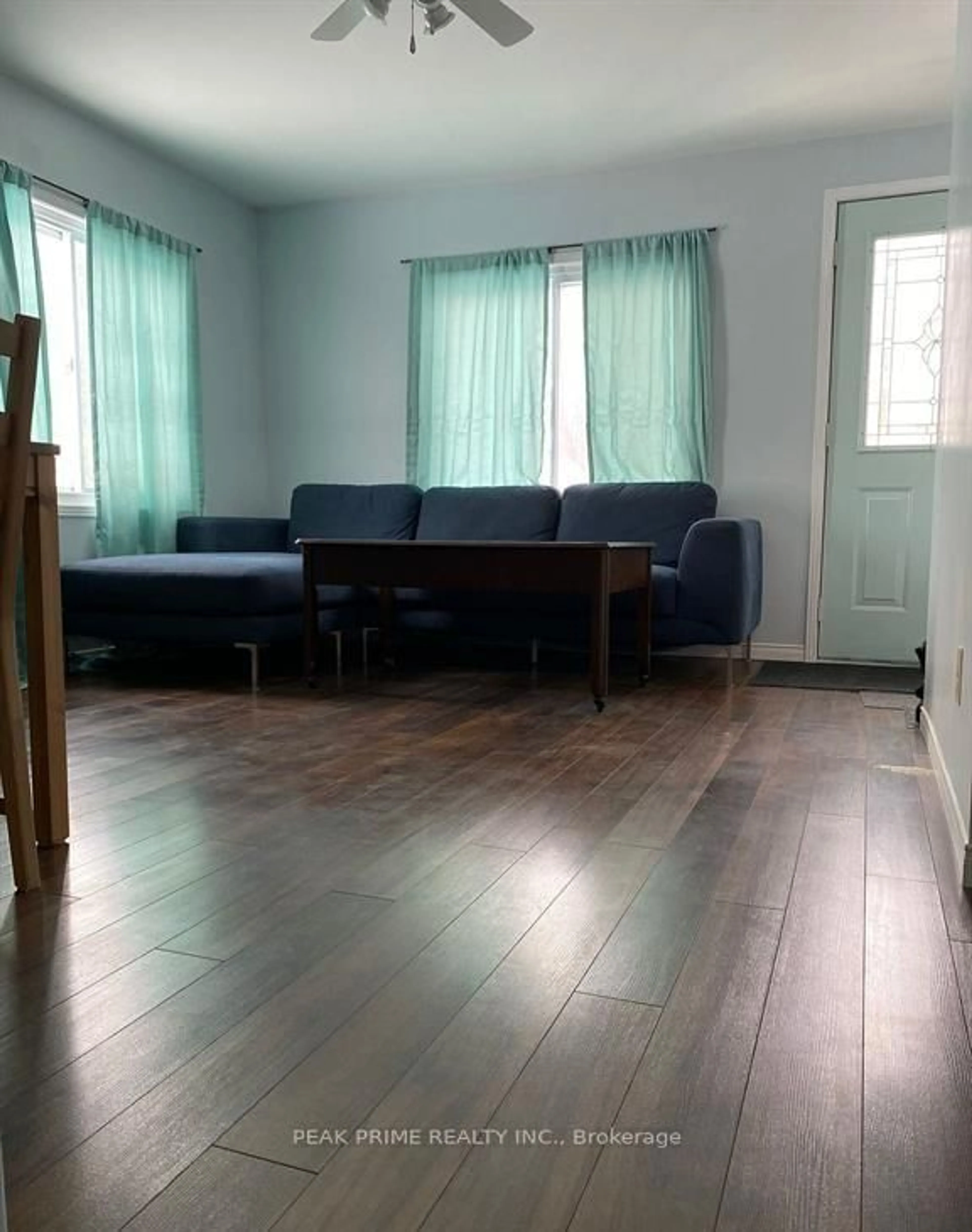 A pic of a room for 217 Bayview Ave, Georgina Ontario L4P 2T3