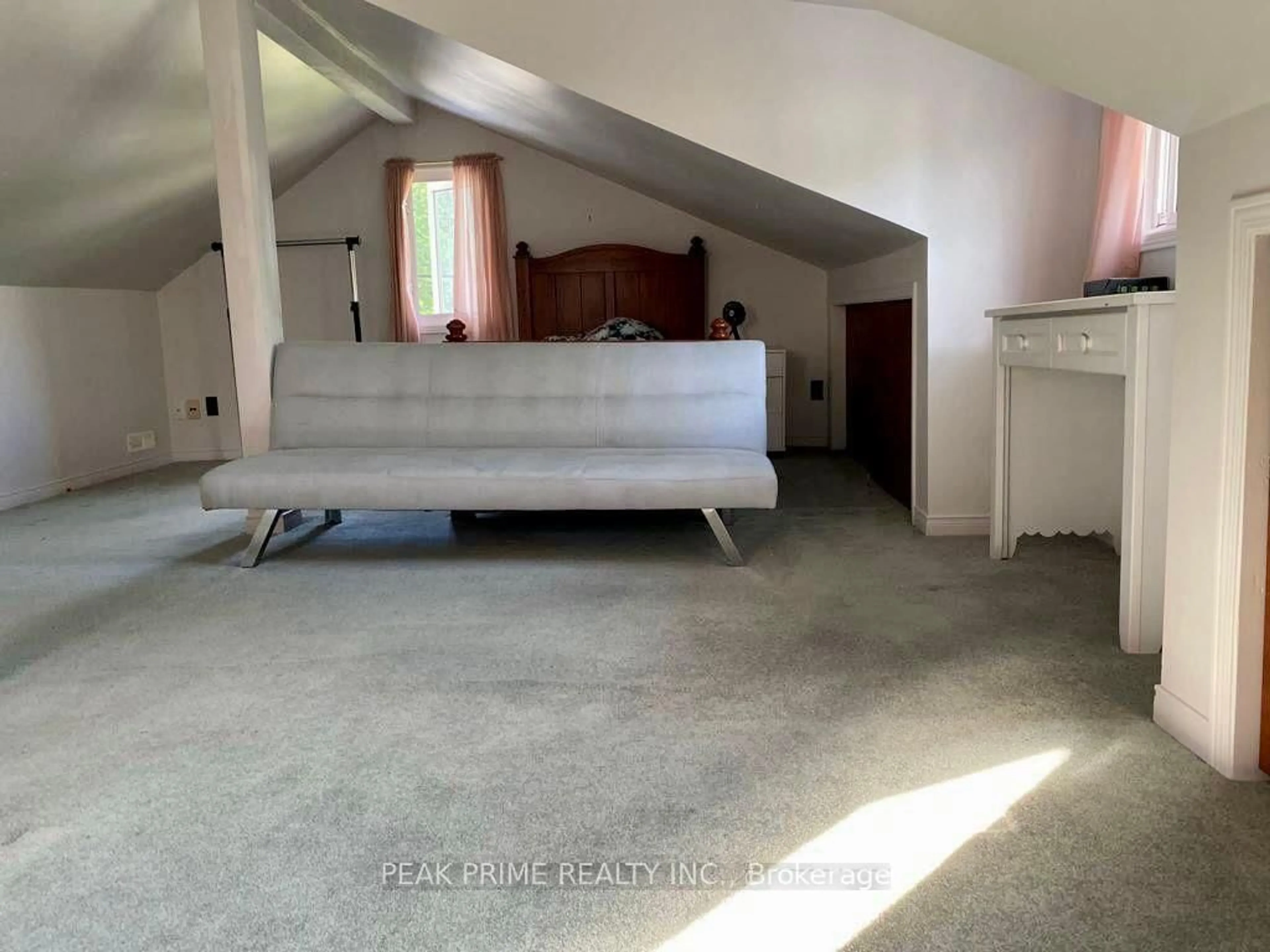 A pic of a room for 217 Bayview Ave, Georgina Ontario L4P 2T3