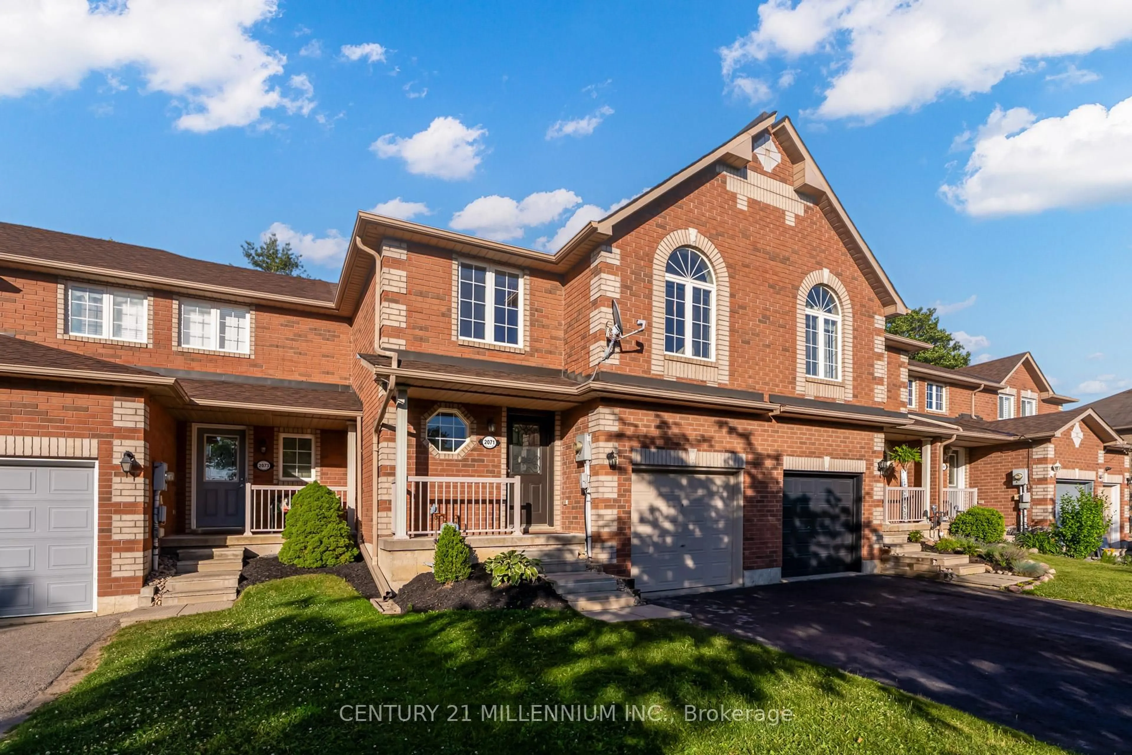 Home with brick exterior material, street for 2071 Osbond Rd, Innisfil Ontario L9S 0B6