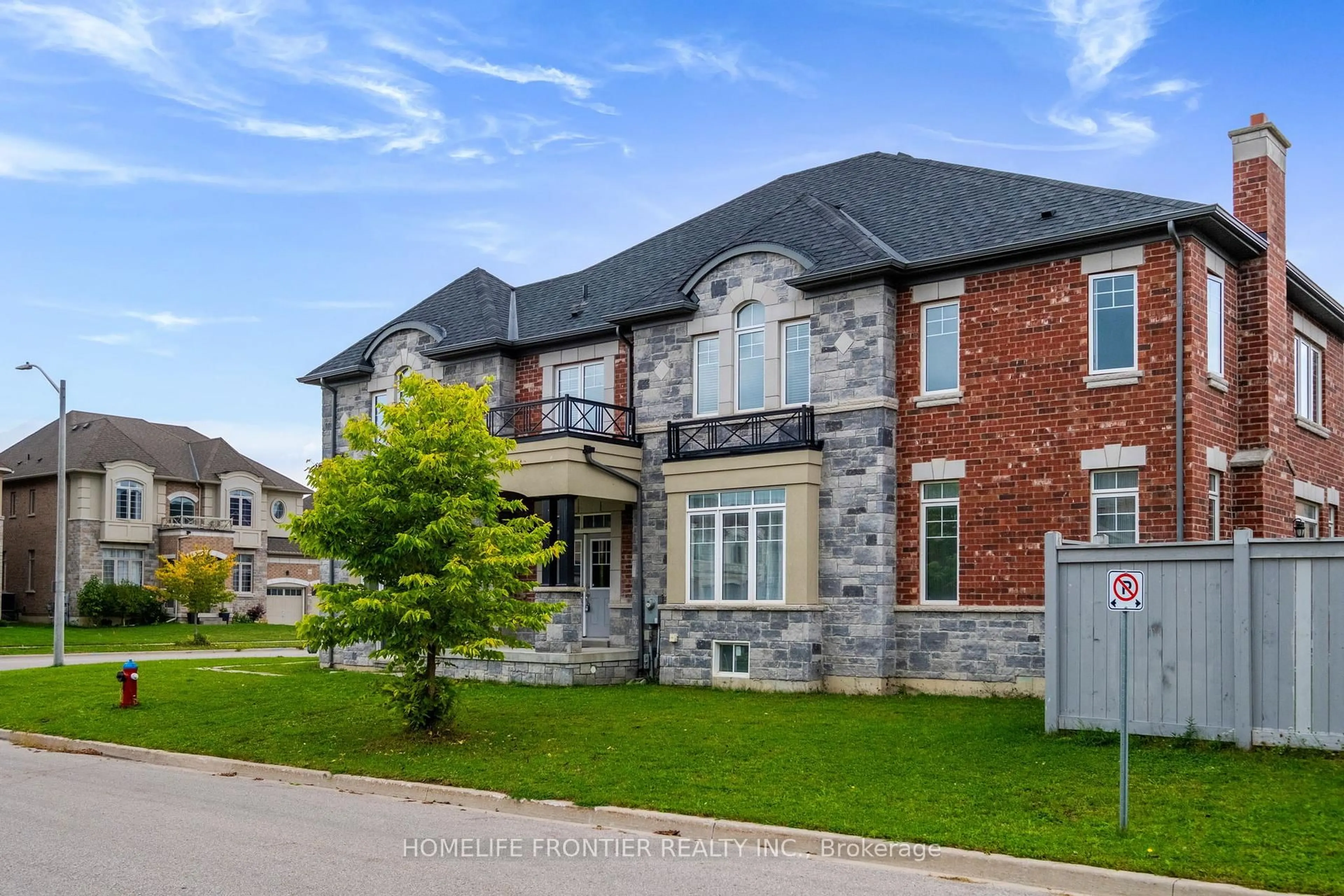 Home with brick exterior material, street for 227 Inverness Way, Bradford West Gwillimbury Ontario L3Z 0W6