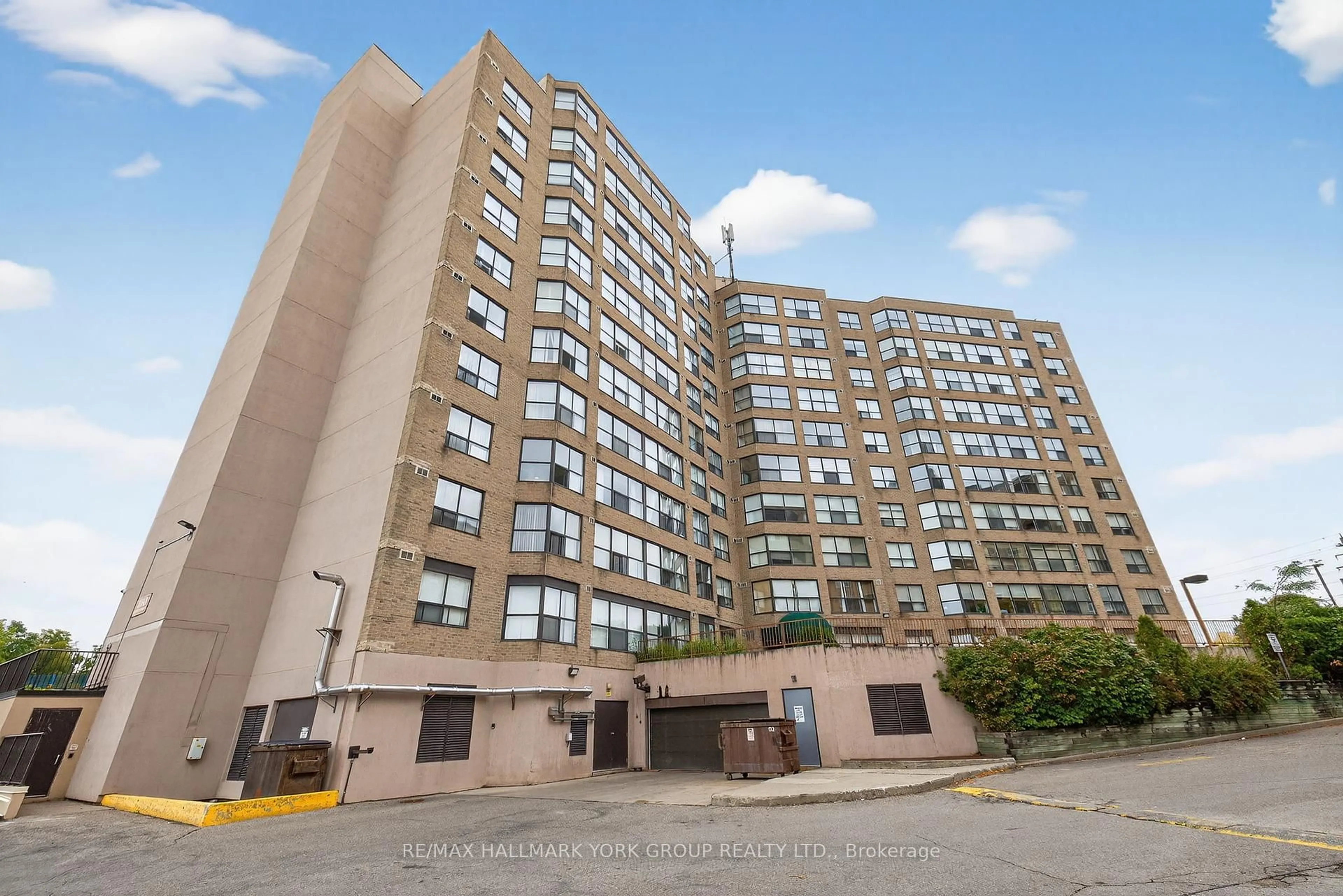 Unknown for 250 Davis Dr #906, Newmarket Ontario L3Y 7T7