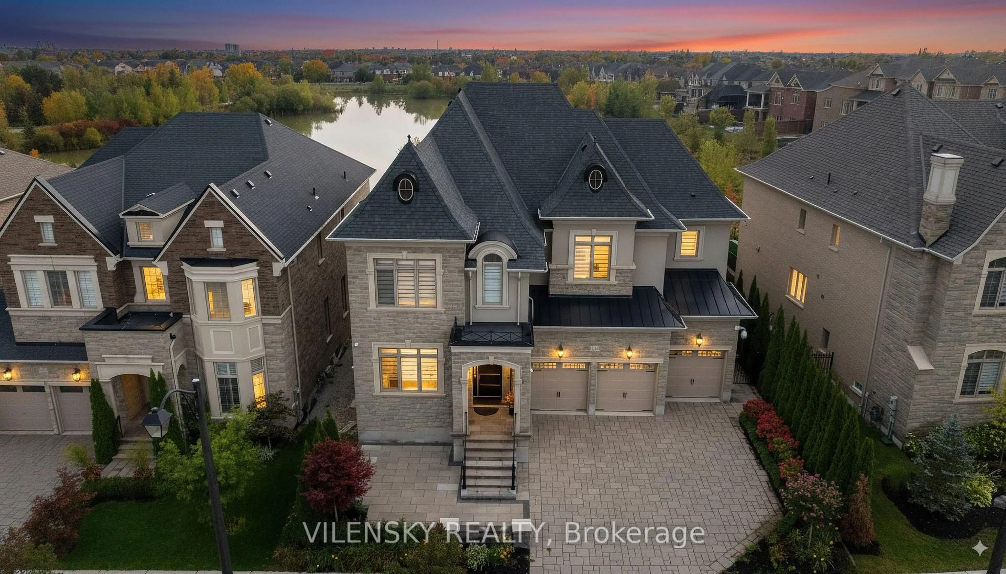 A pic from outside/outdoor area/front of a property/back of a property/a pic from drone, unknown for 175 Woodgate Pines Dr, Vaughan Ontario L4H 4K5