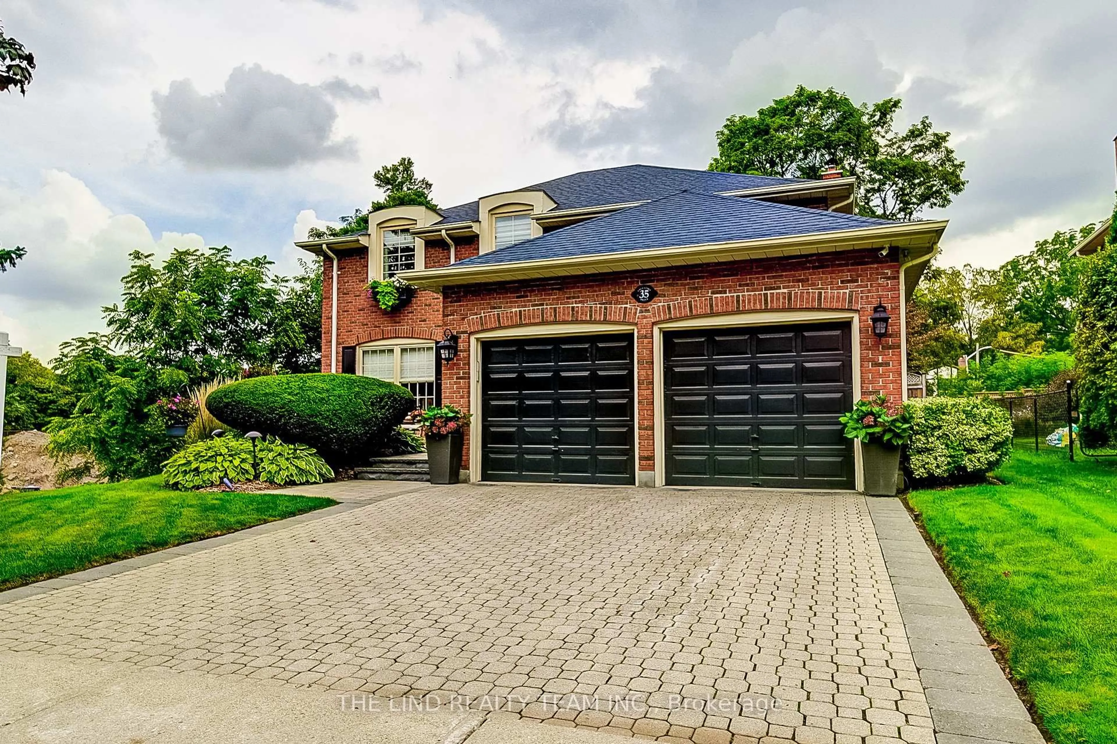 Home with brick exterior material, street for 35 Golf Links Dr, Aurora Ontario L4G 3V4