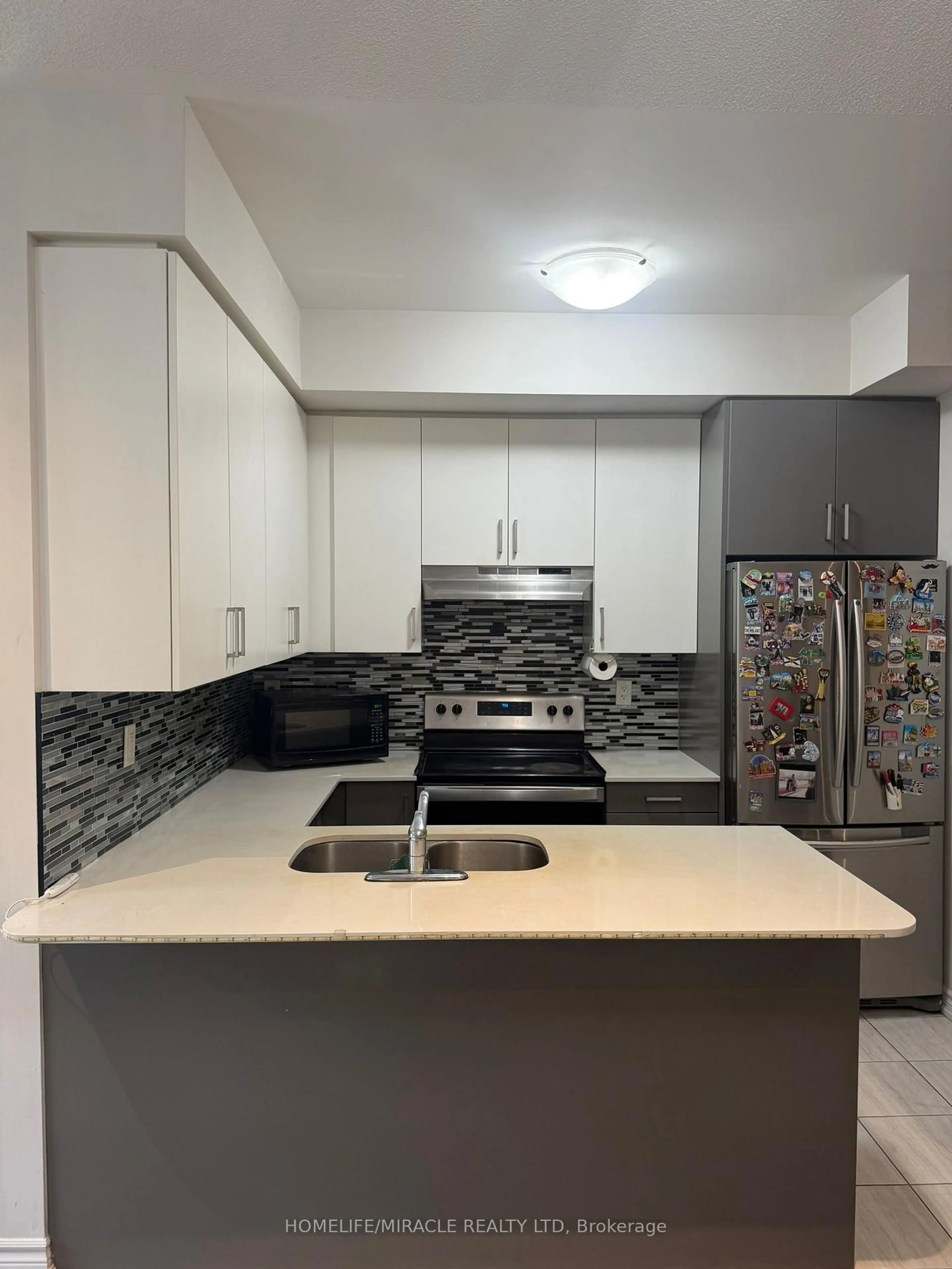 Standard kitchen, ceramic/tile floor for 181 Parktree Dr #33, Vaughan Ontario L6A 5B1