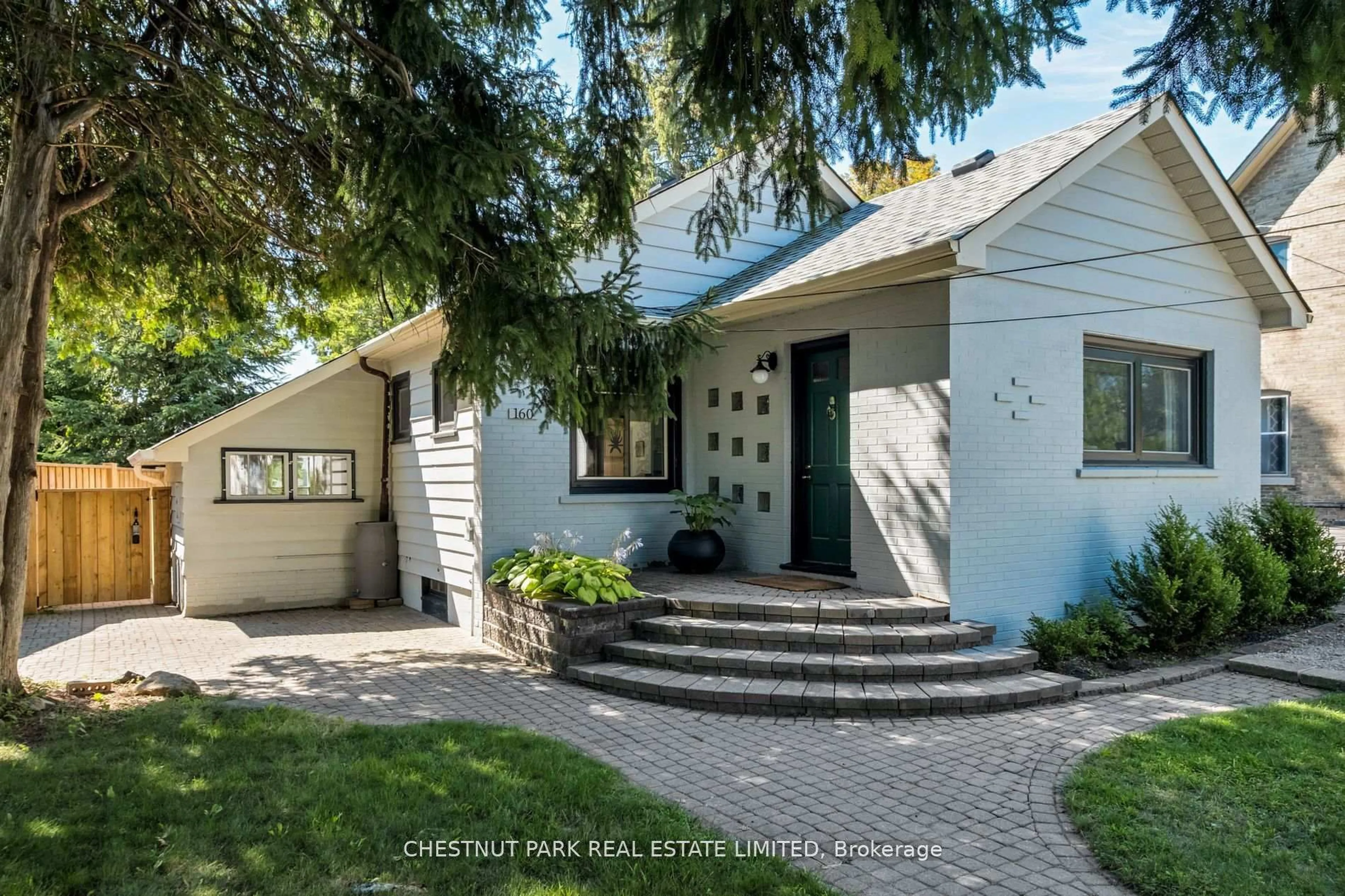 Home with vinyl exterior material, street for 160 Victoria Dr, Uxbridge Ontario L9P 1H2