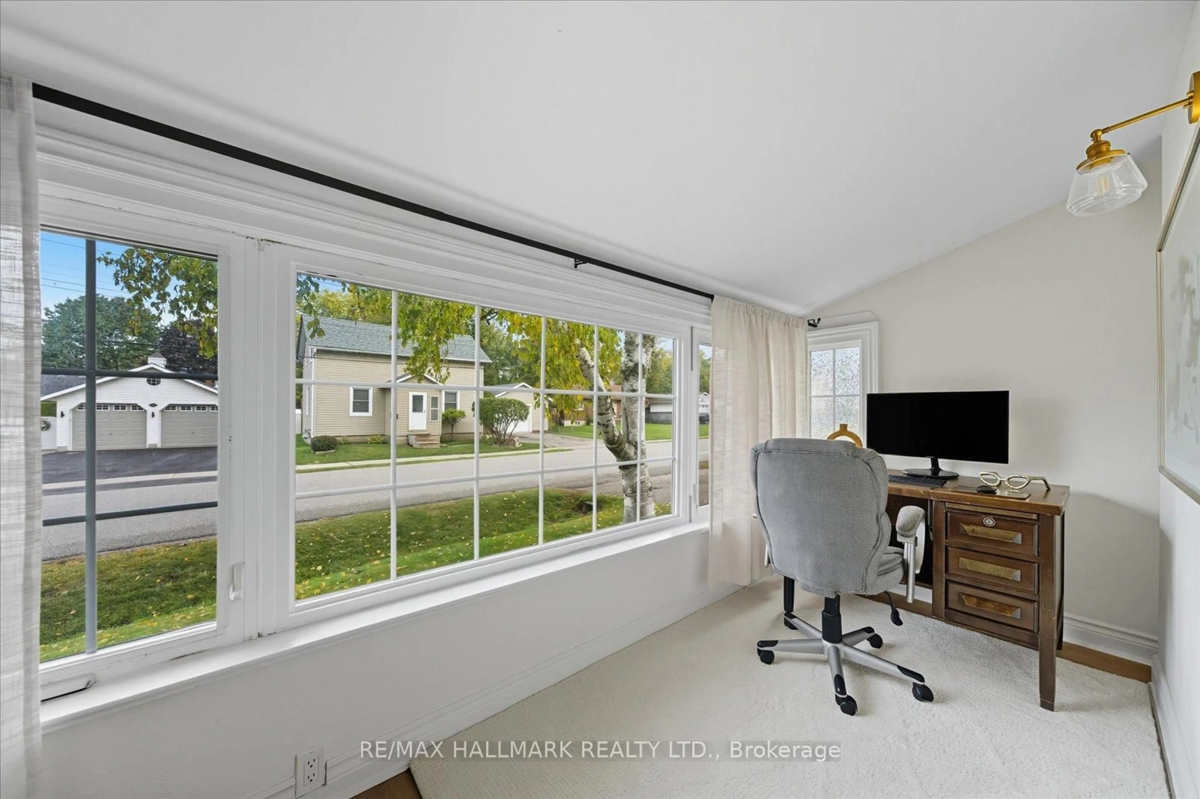 A pic of a room for 17 Mill St, East Gwillimbury Ontario L0G 1M0