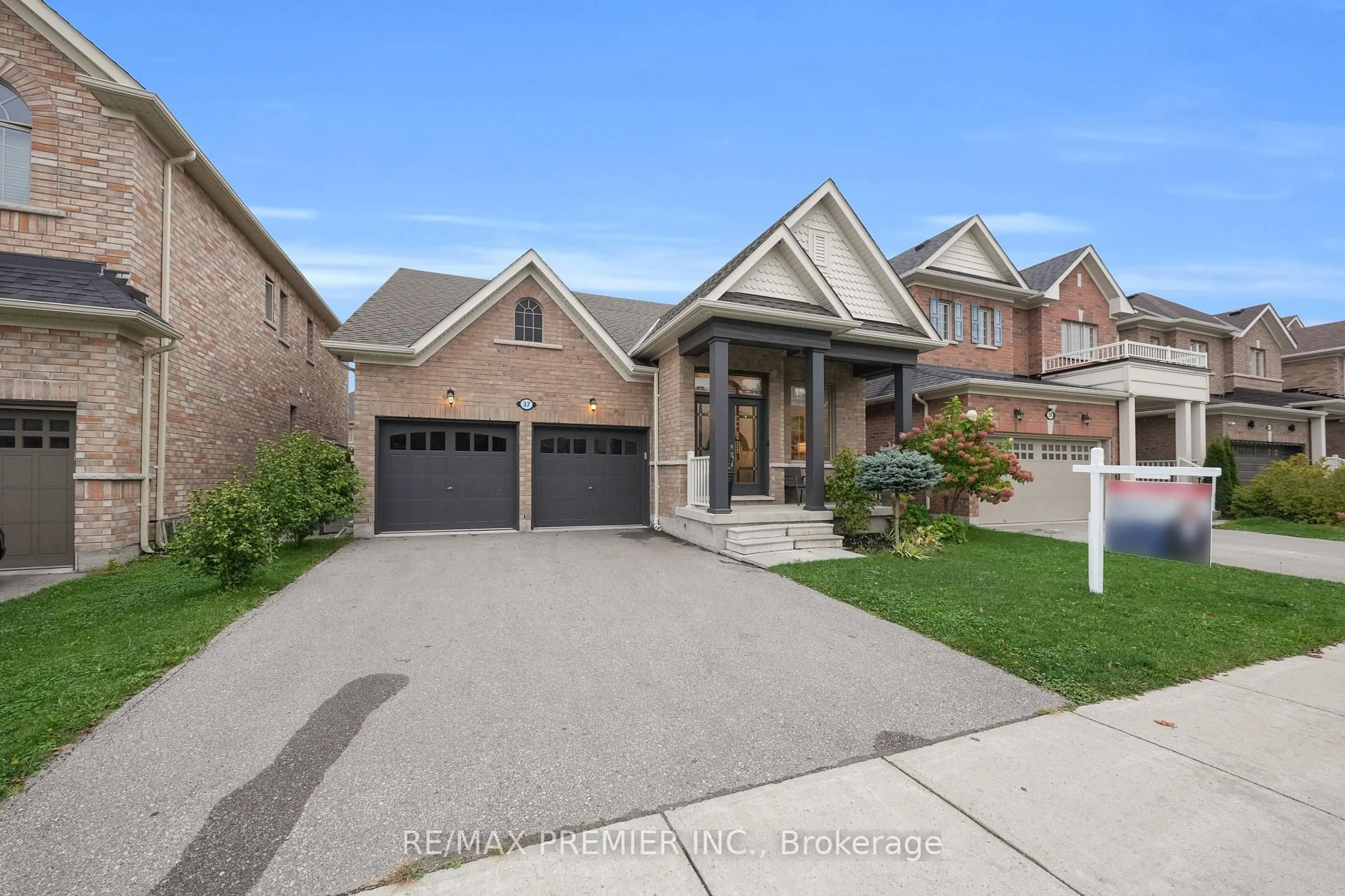 Home with brick exterior material, street for 37 Walls Cres, New Tecumseth Ontario L0G 1W0