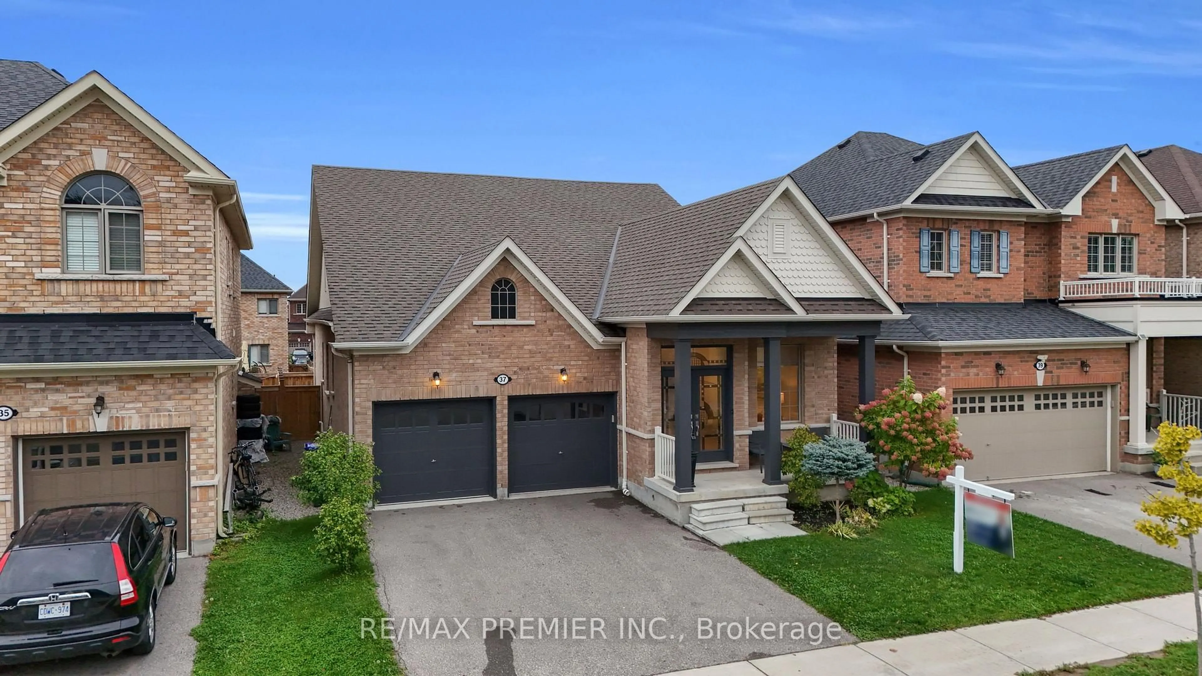 Home with brick exterior material, street for 37 Walls Cres, New Tecumseth Ontario L0G 1W0