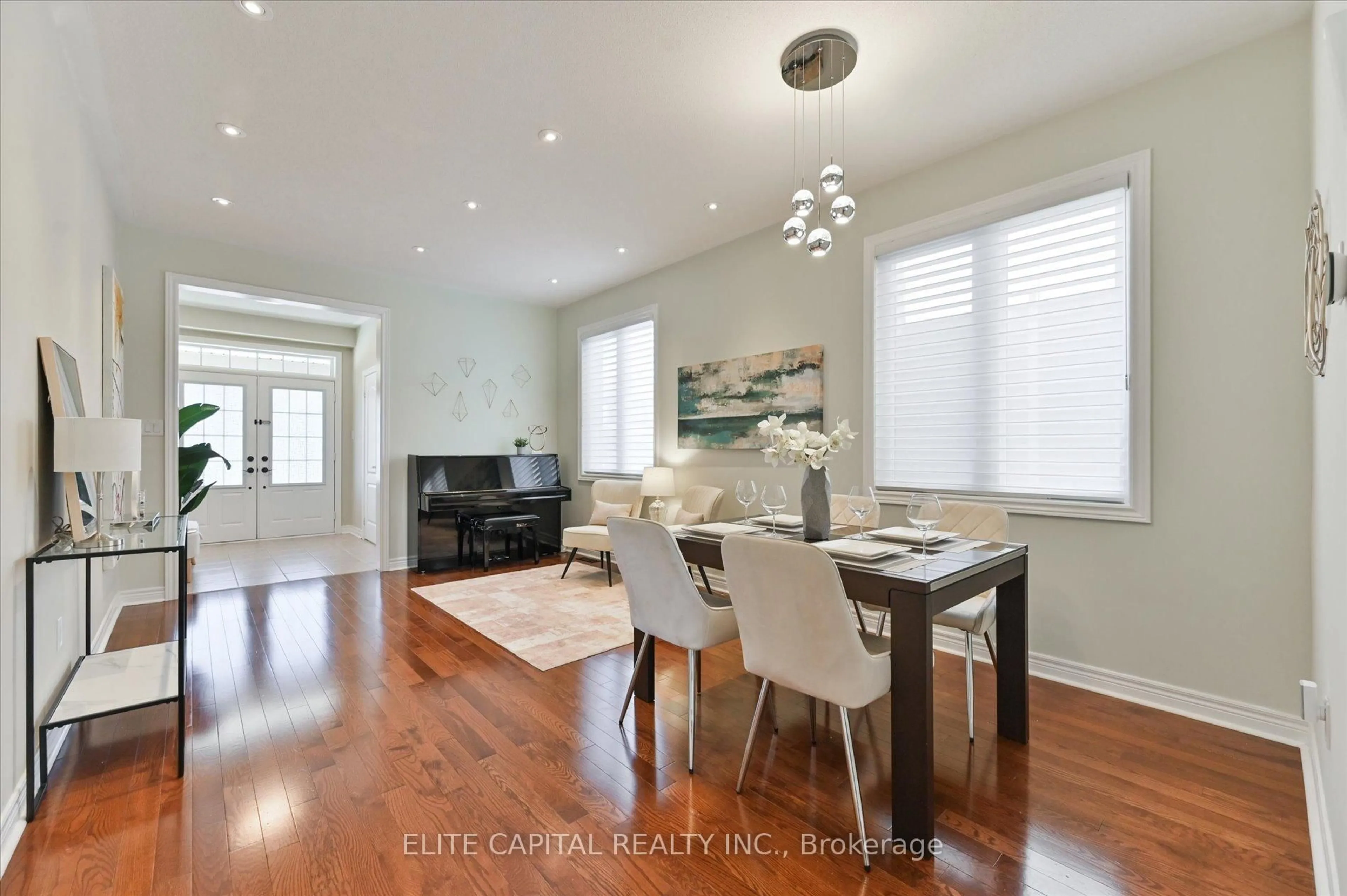 Dining room, wood/laminate floor for 7 Salix Ave, Whitchurch-Stouffville Ontario L4A 1S1