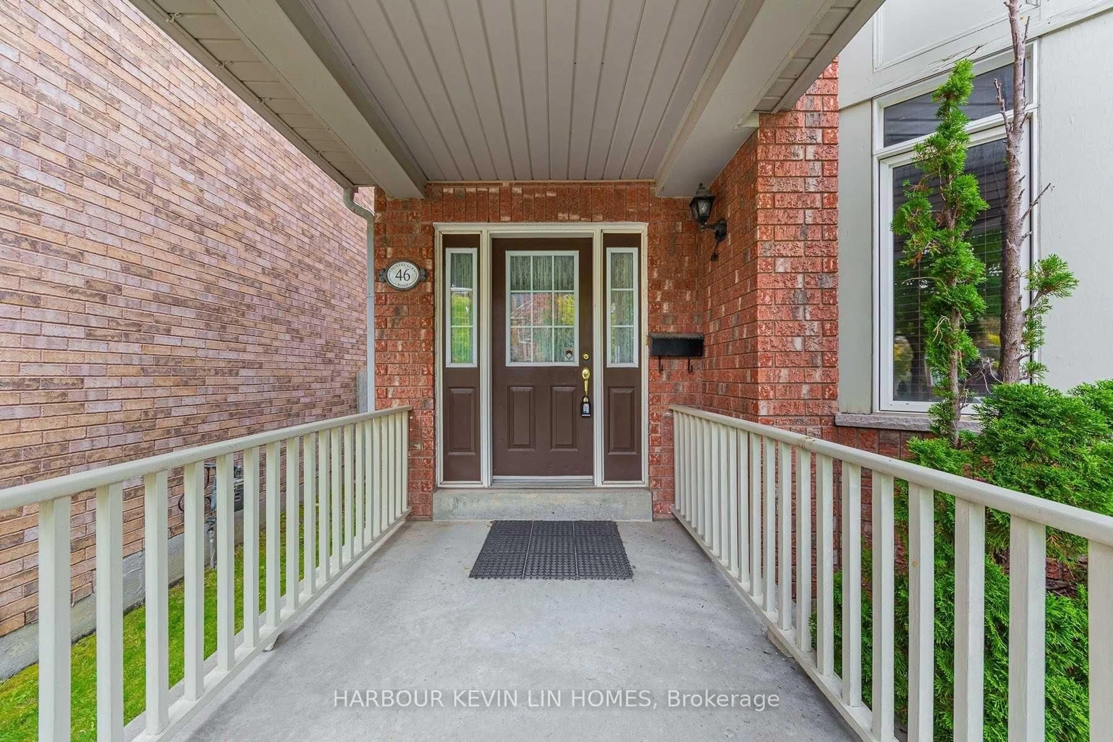 Indoor entryway for 46 Country Glen Rd, Markham Ontario L6B 1B5