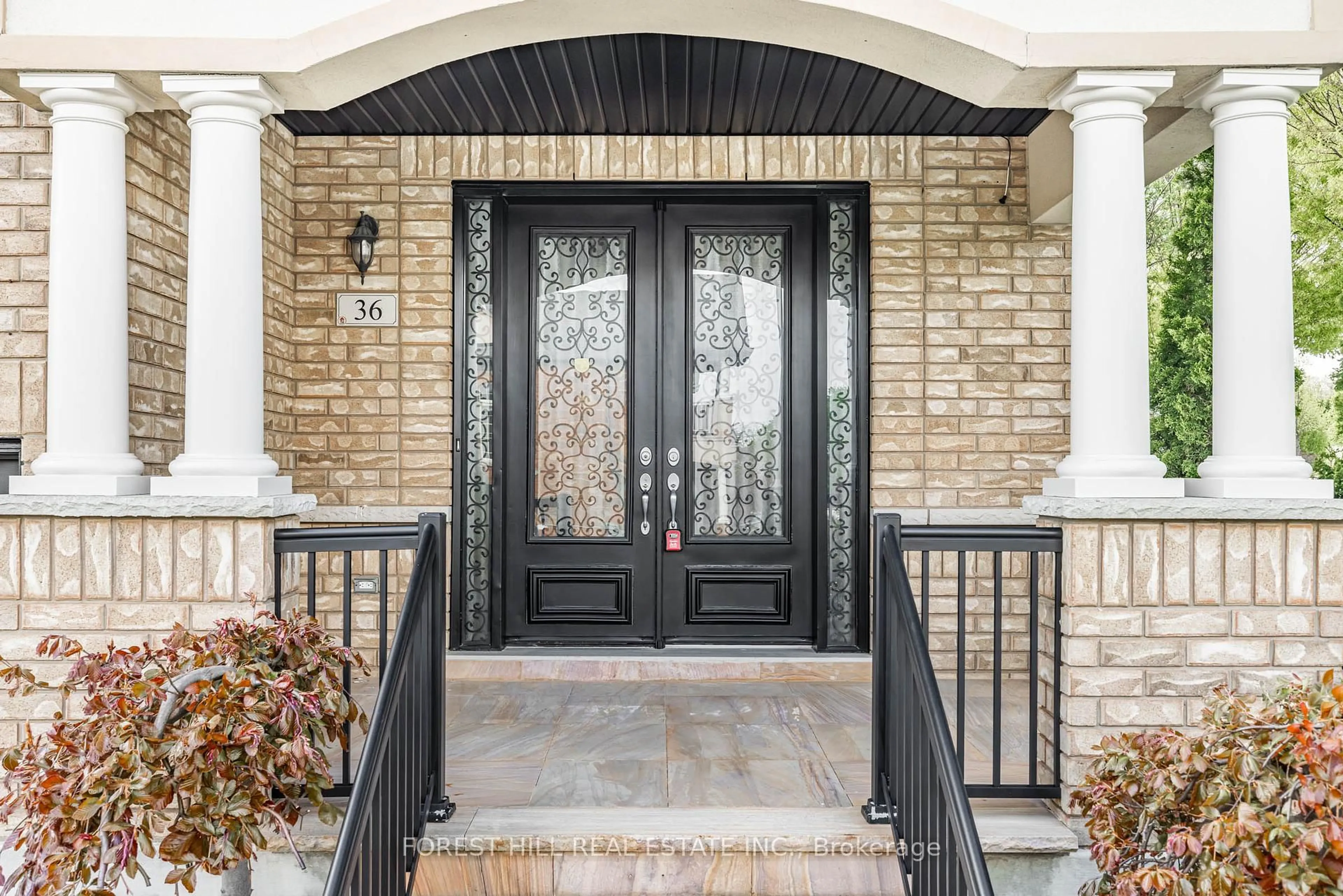 Indoor entryway for 36 Zoran Lane, Vaughan Ontario L6A 4G1