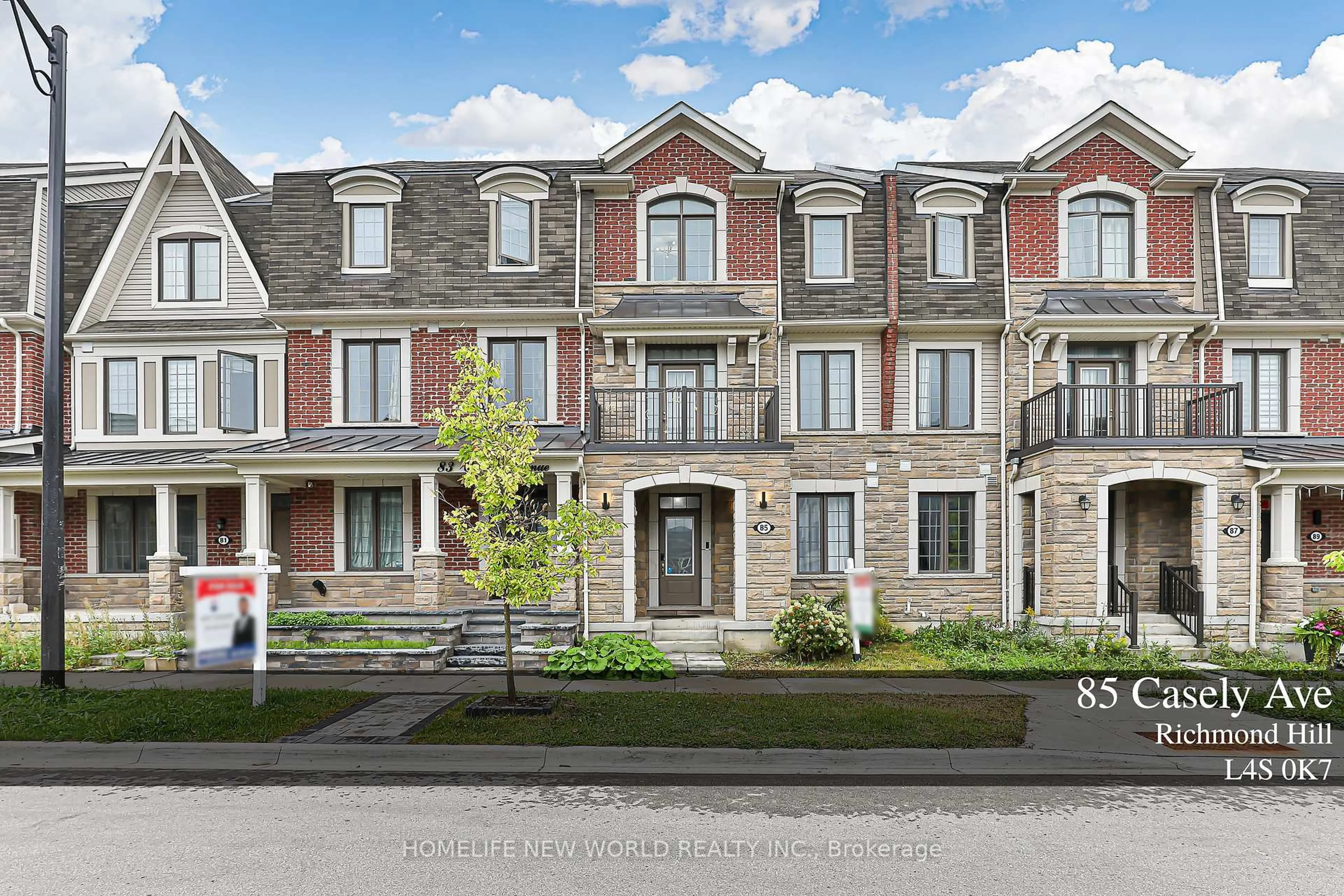 A pic from outside/outdoor area/front of a property/back of a property/a pic from drone, street for 85 Casely Ave, Richmond Hill Ontario L4S 0K7