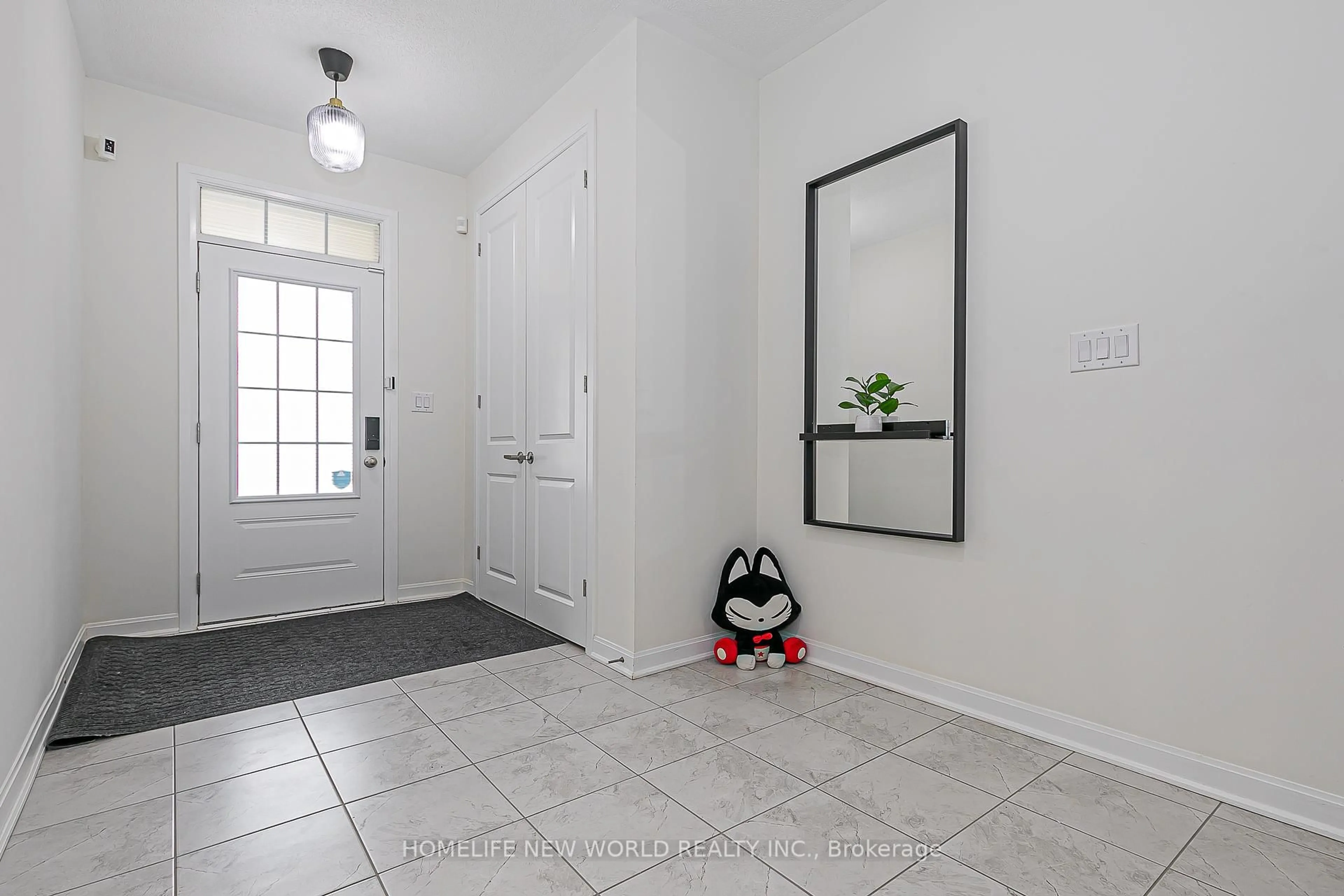 Indoor entryway for 85 Casely Ave, Richmond Hill Ontario L4S 0K7