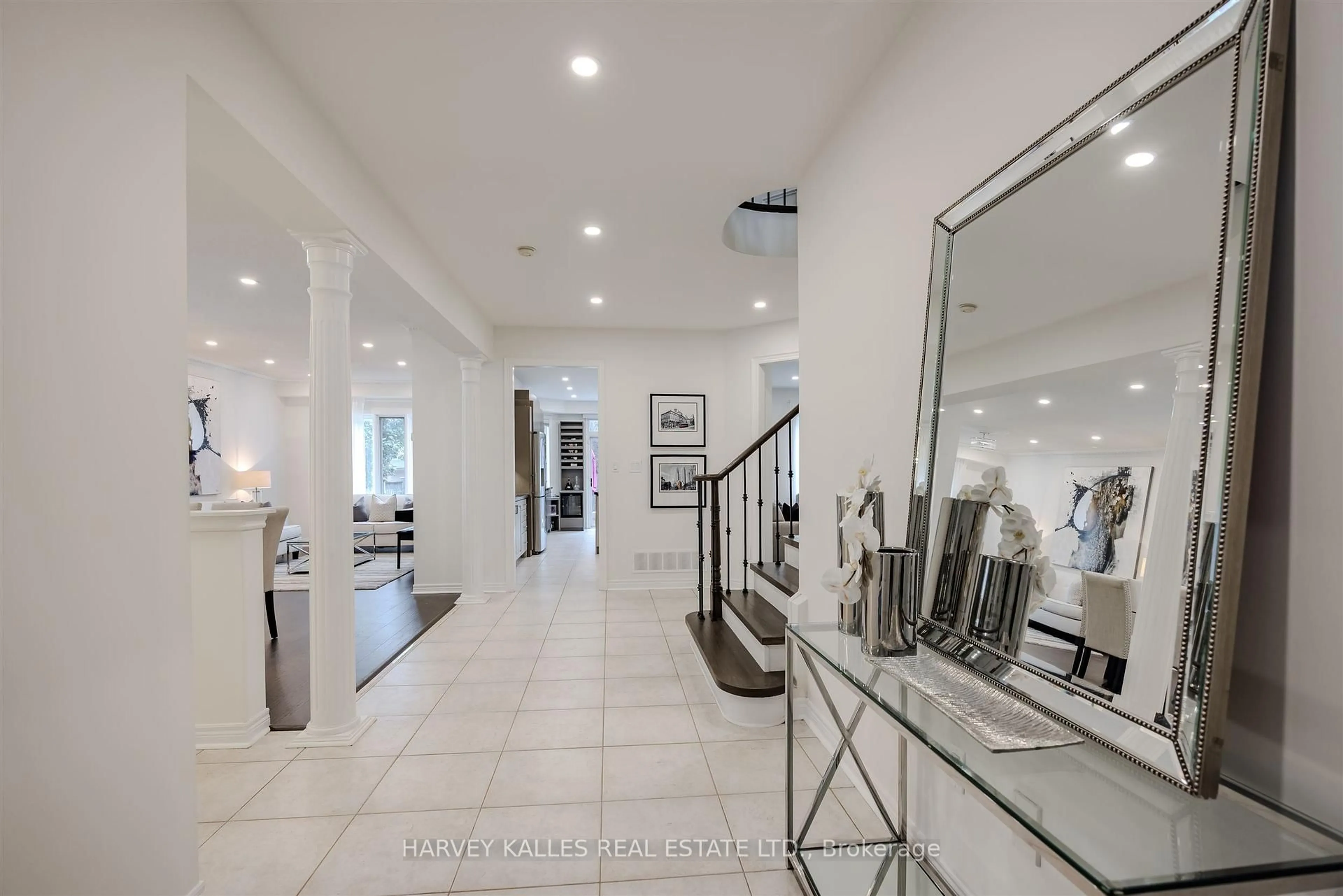 Indoor foyer for 94 Sutcliffe Cres, Markham Ontario L6C 1X3