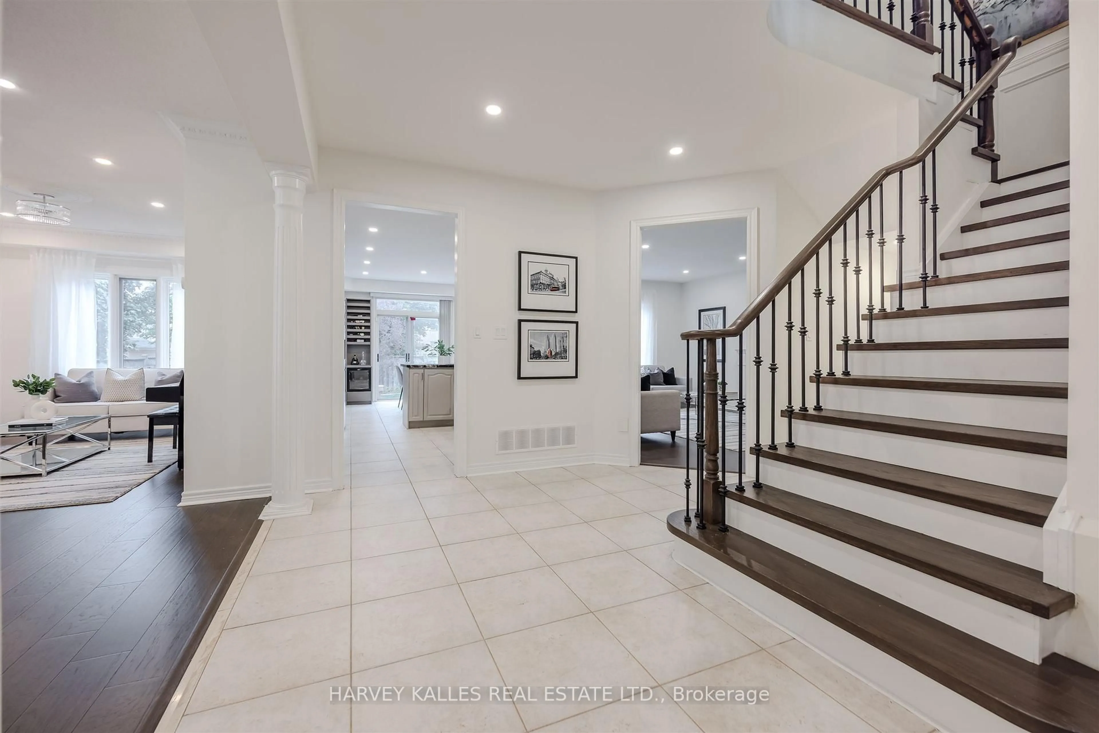 Indoor foyer for 94 Sutcliffe Cres, Markham Ontario L6C 1X3