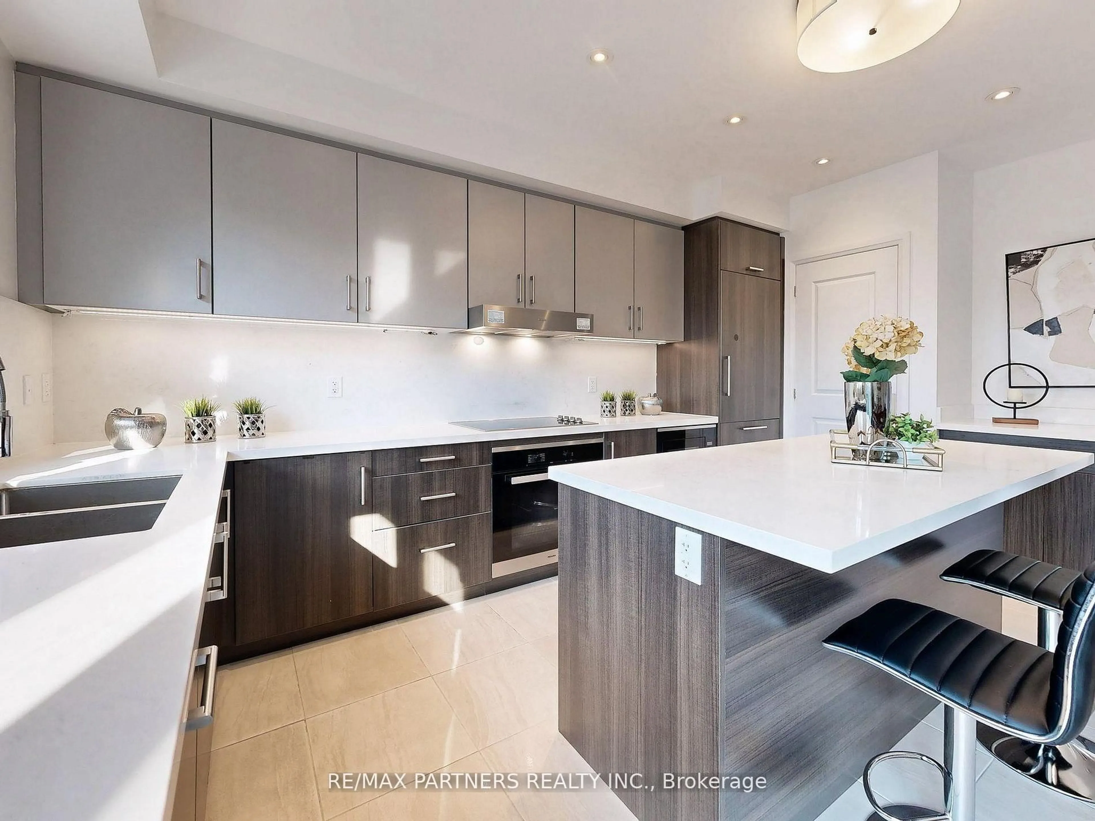 Contemporary kitchen, unknown for 4006 Highway 7, Markham Ontario L3K 5R8