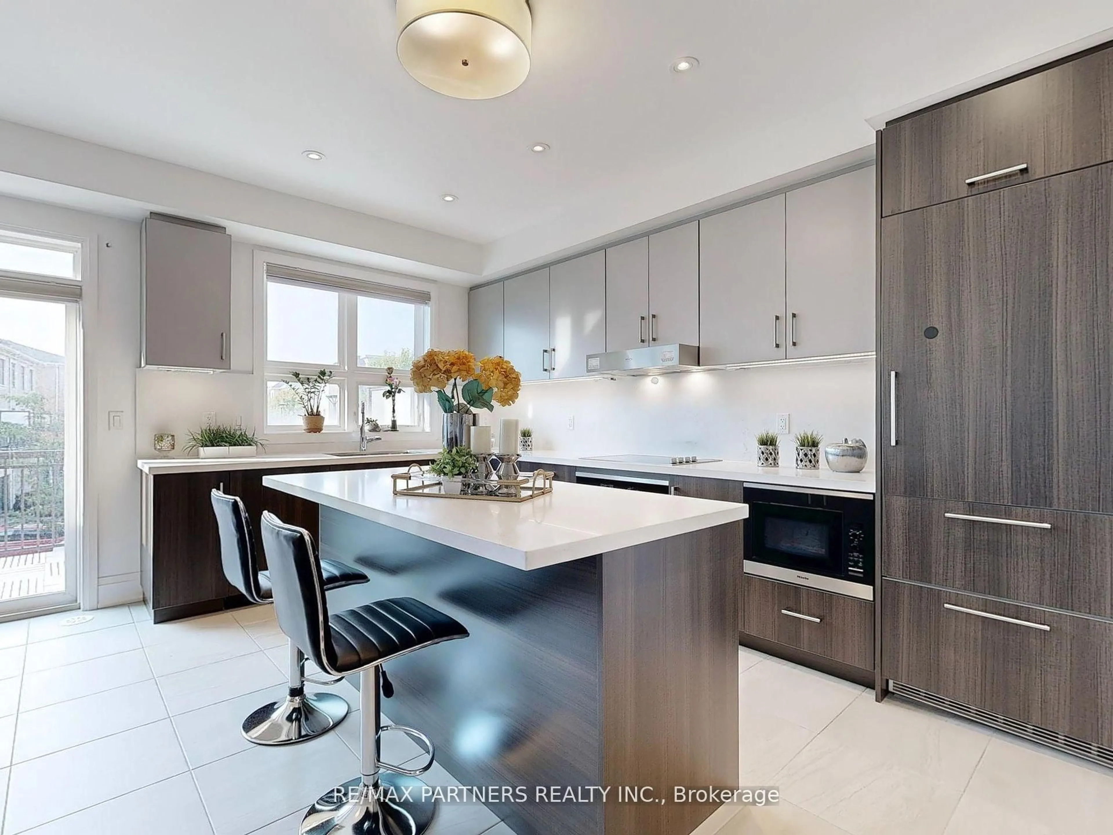 Contemporary kitchen, unknown for 4006 Highway 7, Markham Ontario L3K 5R8