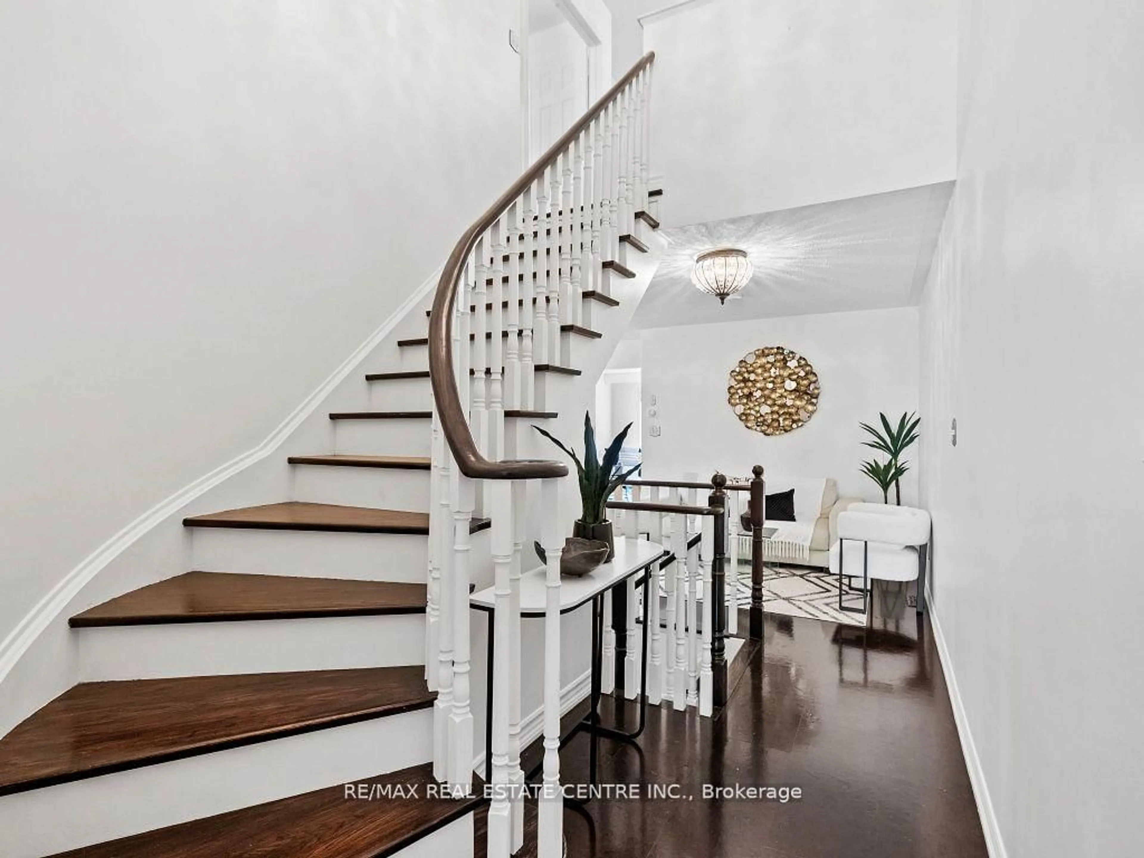 Unknown for 27 Martell Gate, Aurora Ontario L4G 0B9