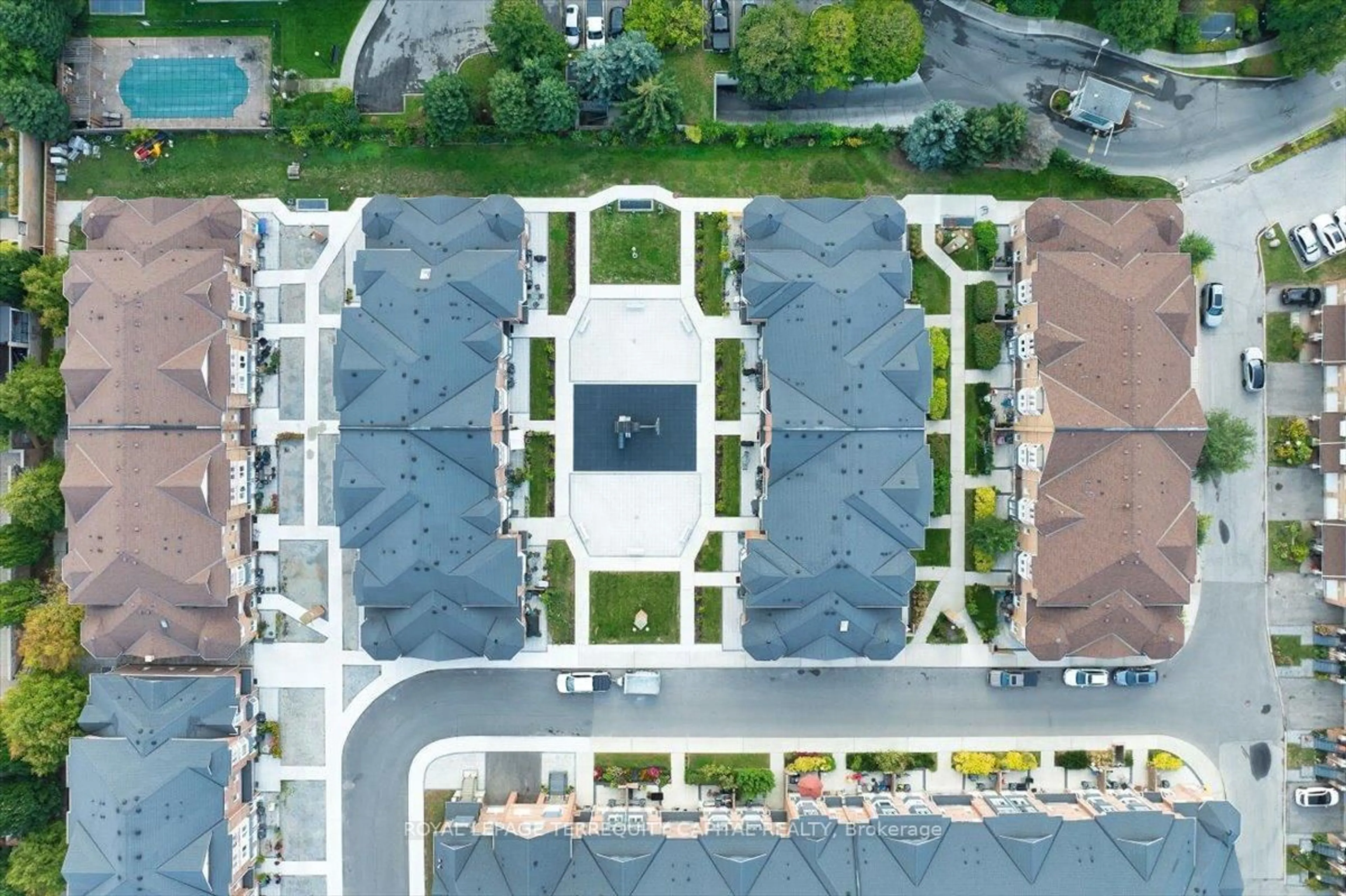 A pic from outside/outdoor area/front of a property/back of a property/a pic from drone, street for 151 Townsgate Dr #77, Vaughan Ontario L4J 8J7