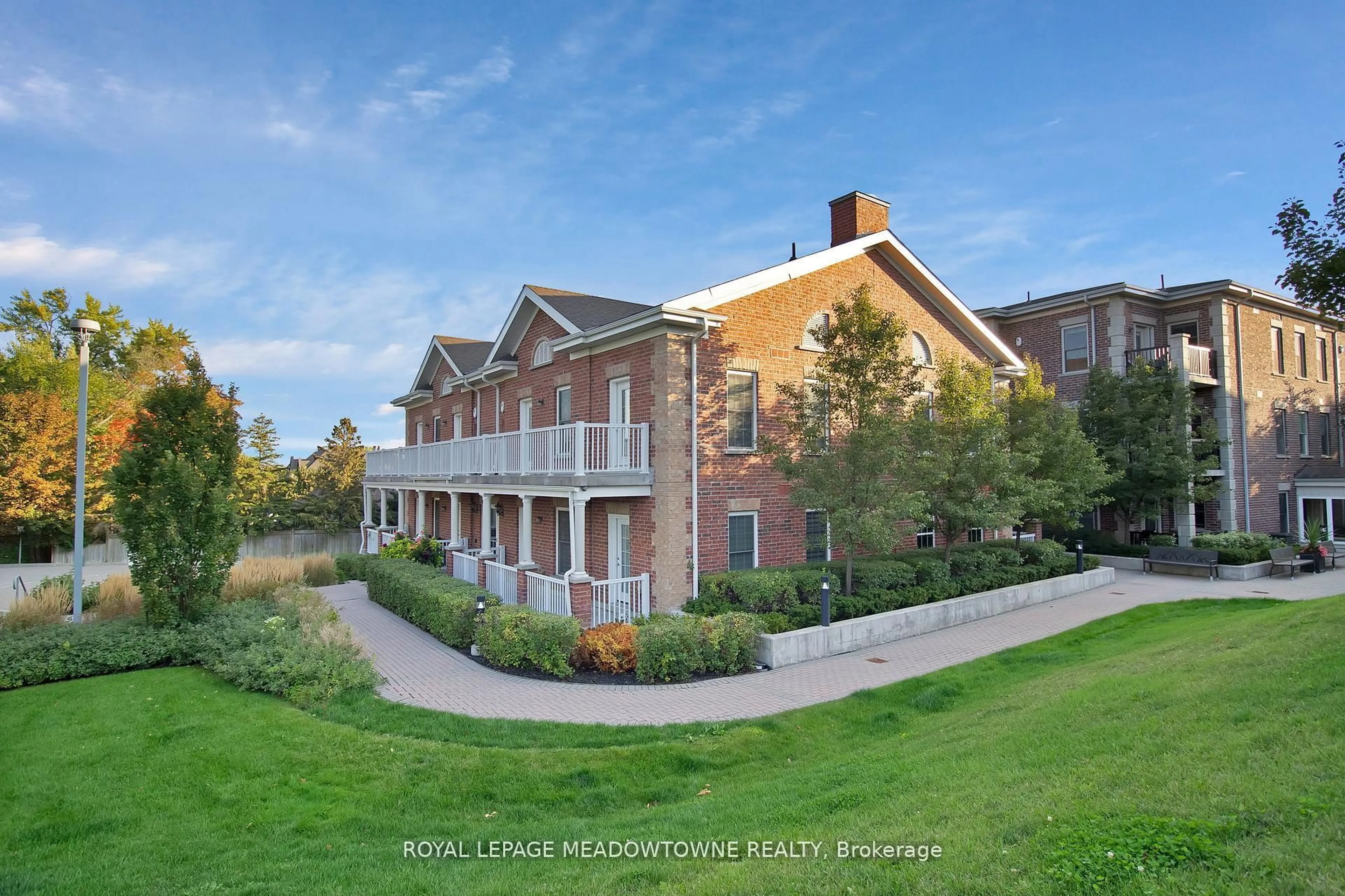 A pic from outside/outdoor area/front of a property/back of a property/a pic from drone, unknown for 10360 Islington Ave #301, Vaughan Ontario L0J 1C0