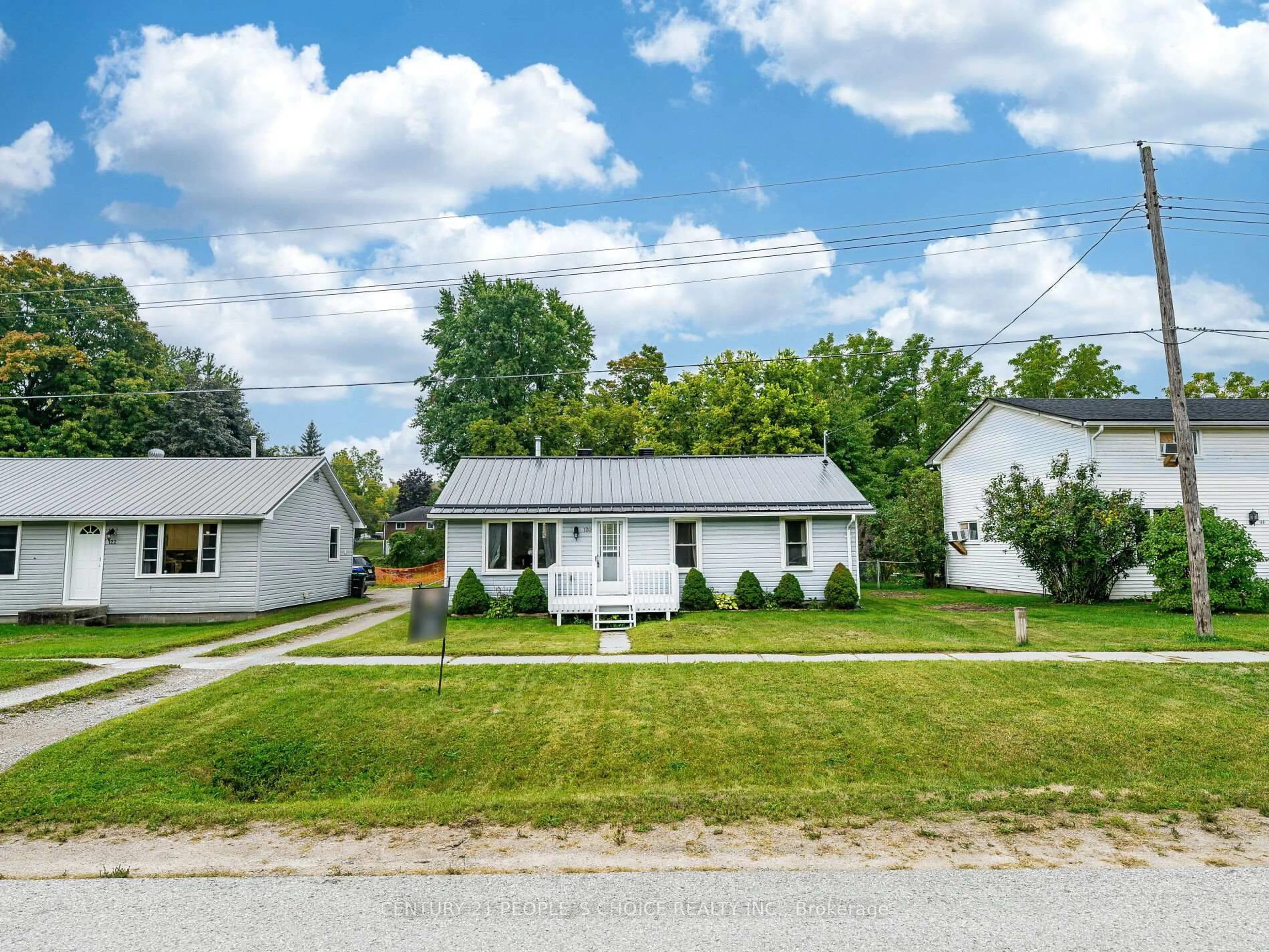 A pic from outside/outdoor area/front of a property/back of a property/a pic from drone, street for 120 Queen St, Essa Ontario L0M 1B0