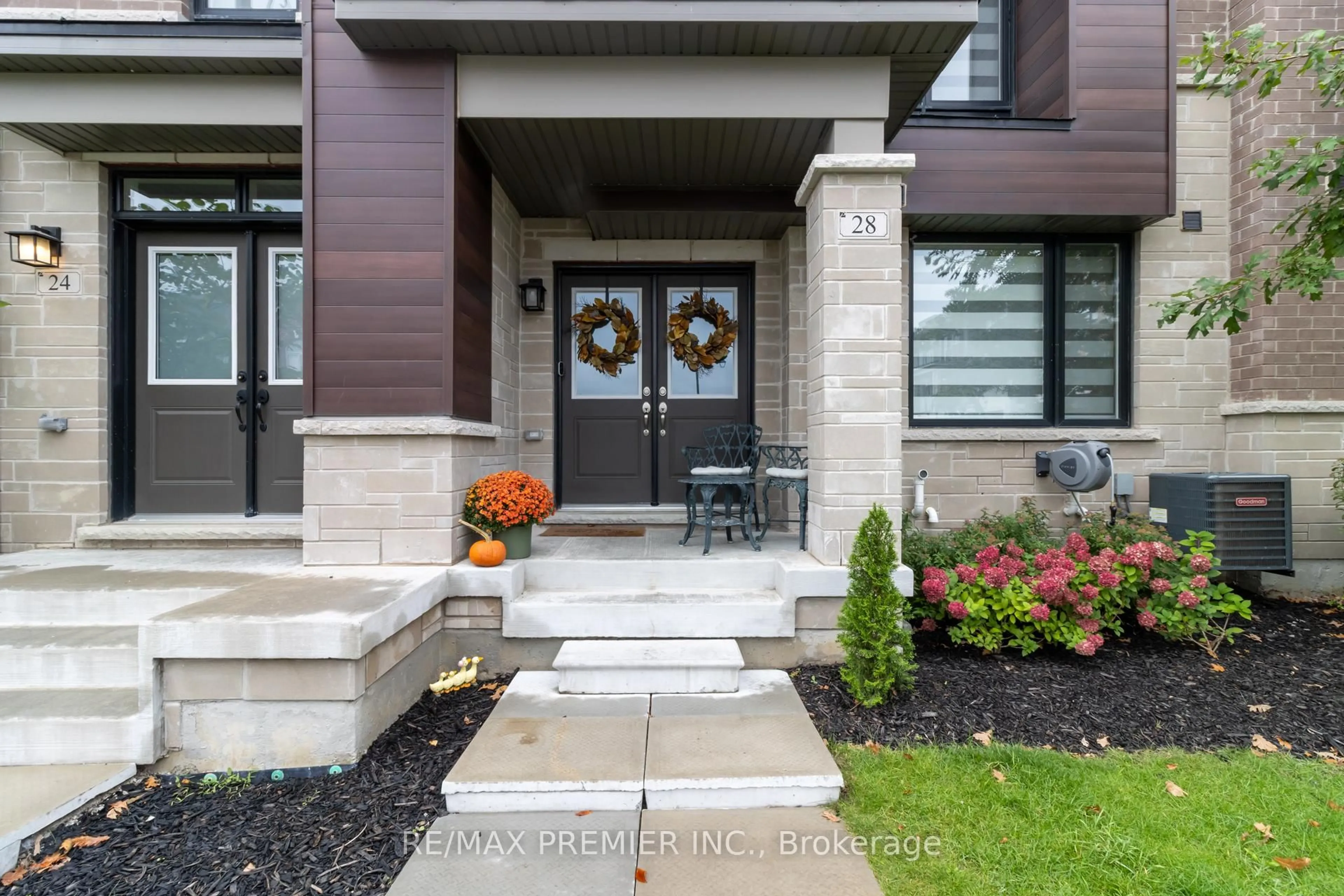 Home with brick exterior material, street for 28 Holyrood Cres, Vaughan Ontario L4H 5G2