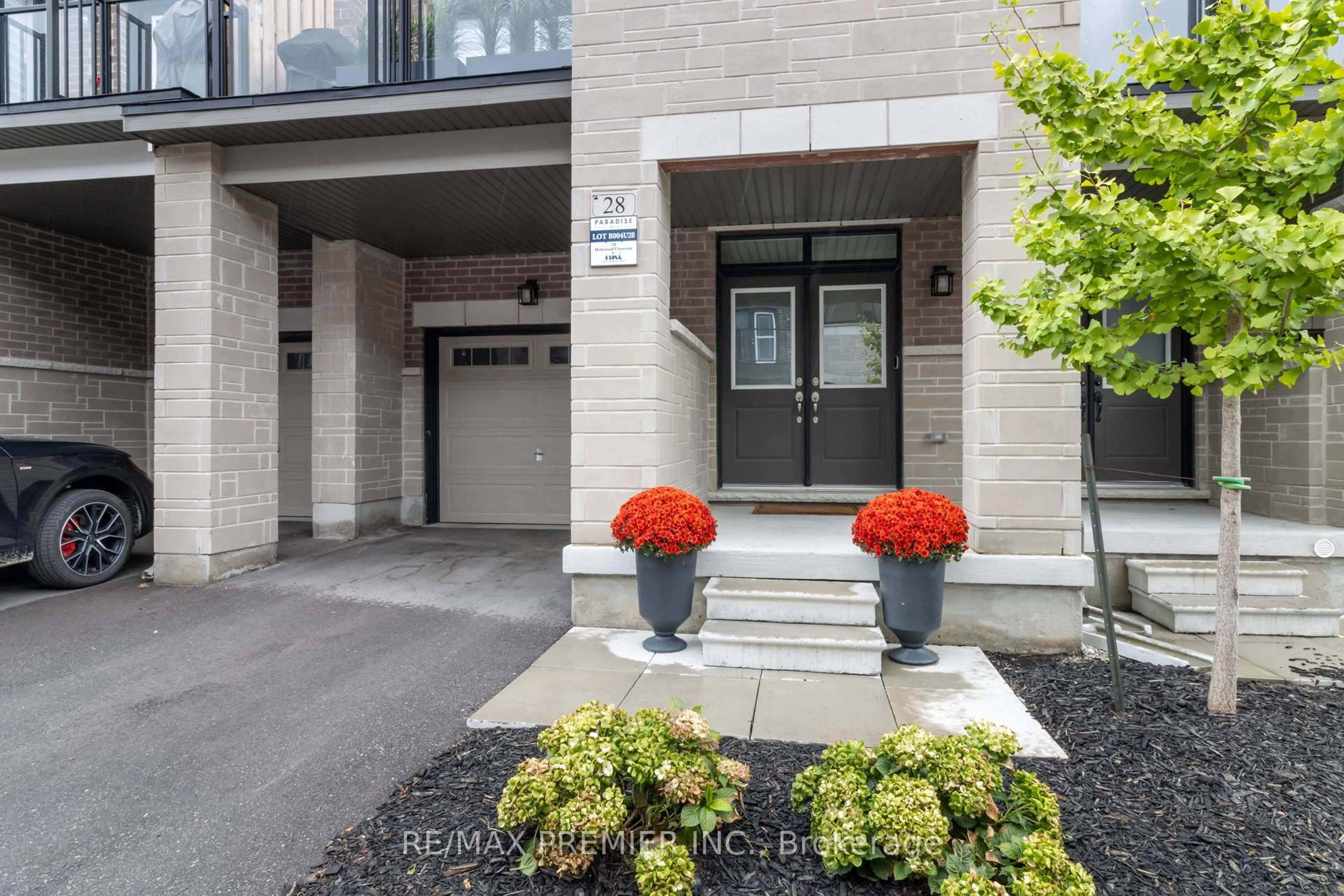 Indoor entryway for 28 Holyrood Cres, Vaughan Ontario L4H 5G2