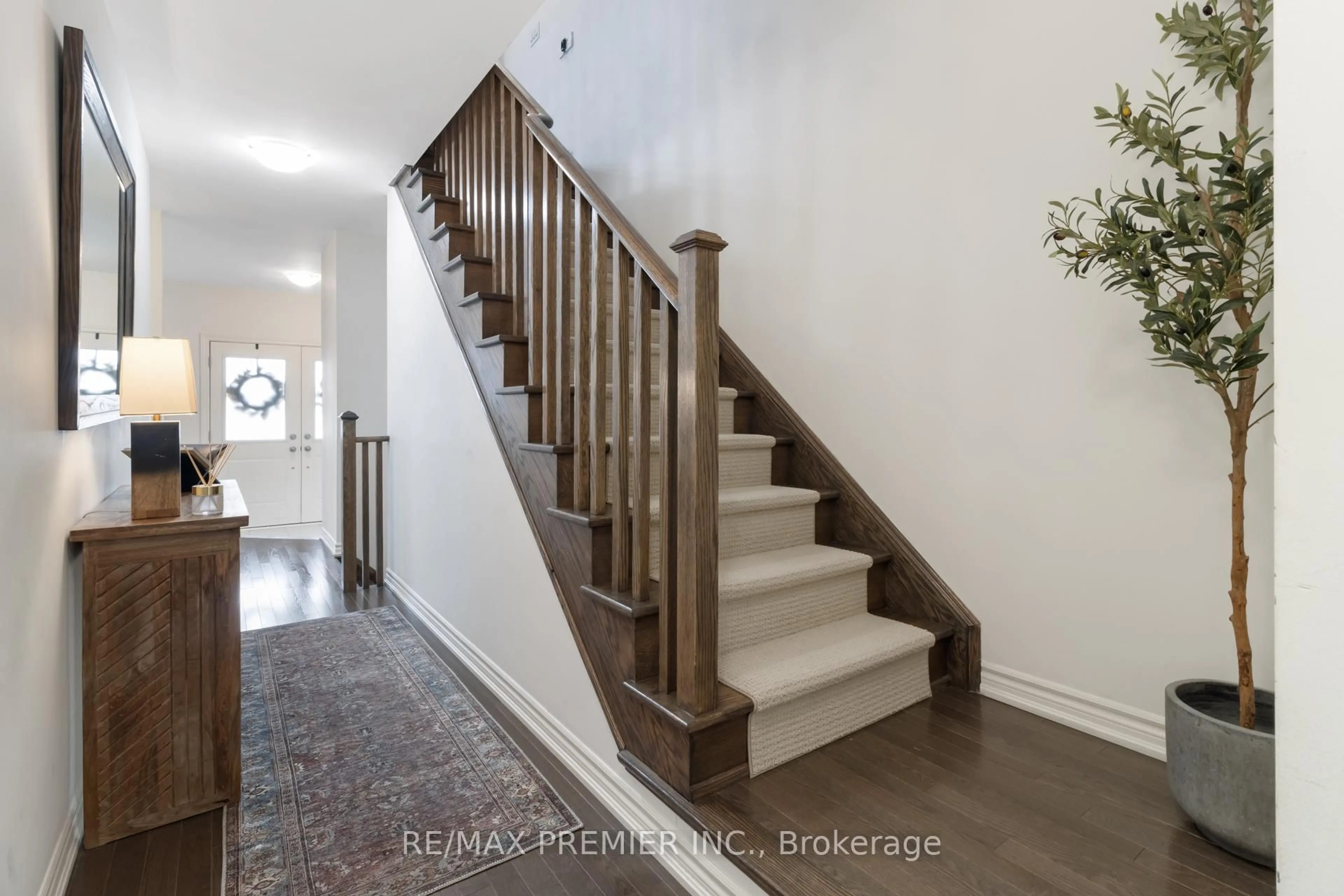 Stairs for 28 Holyrood Cres, Vaughan Ontario L4H 5G2