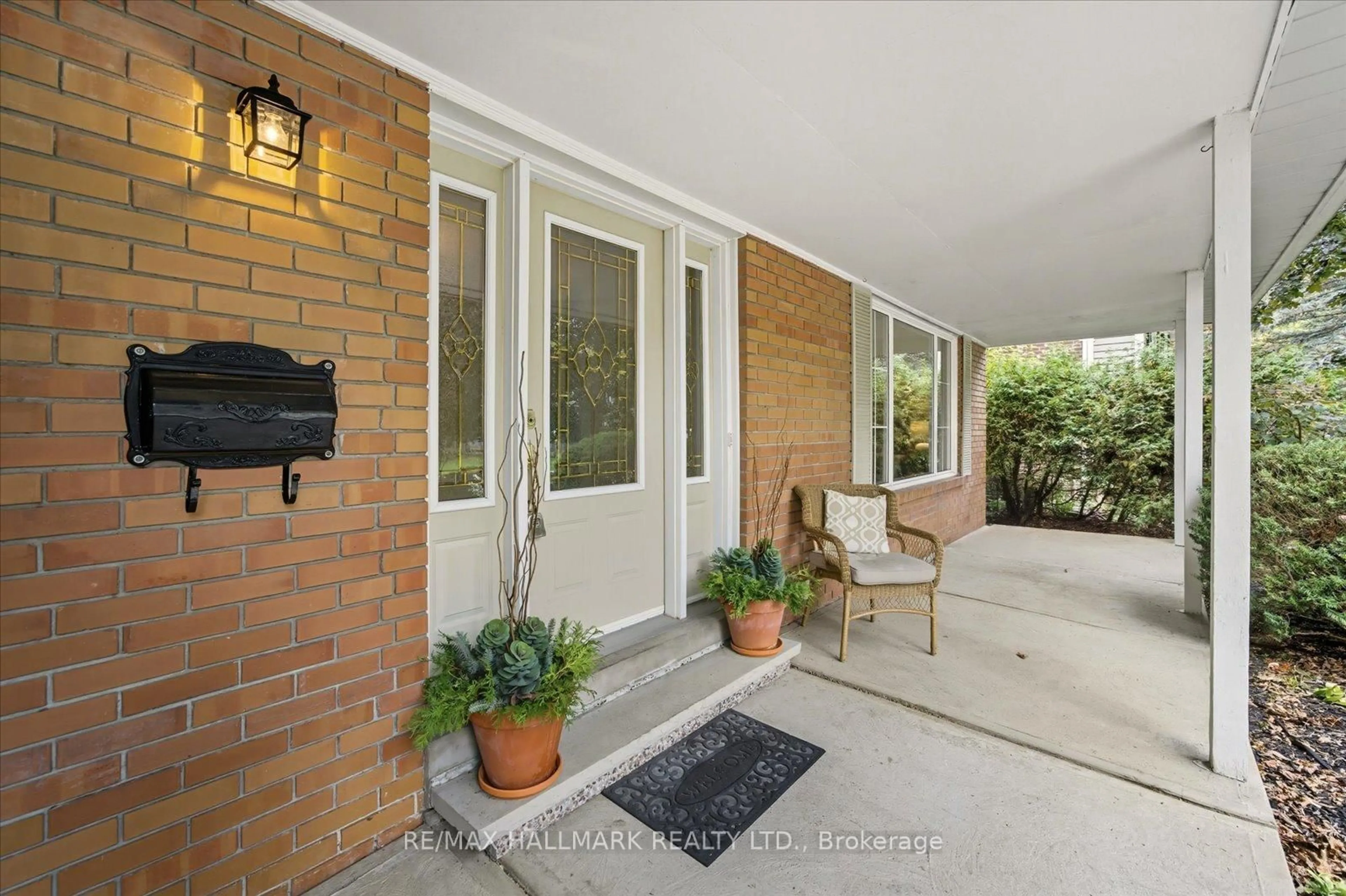 Indoor entryway for 28 Christman Crt, Markham Ontario L3P 3C8