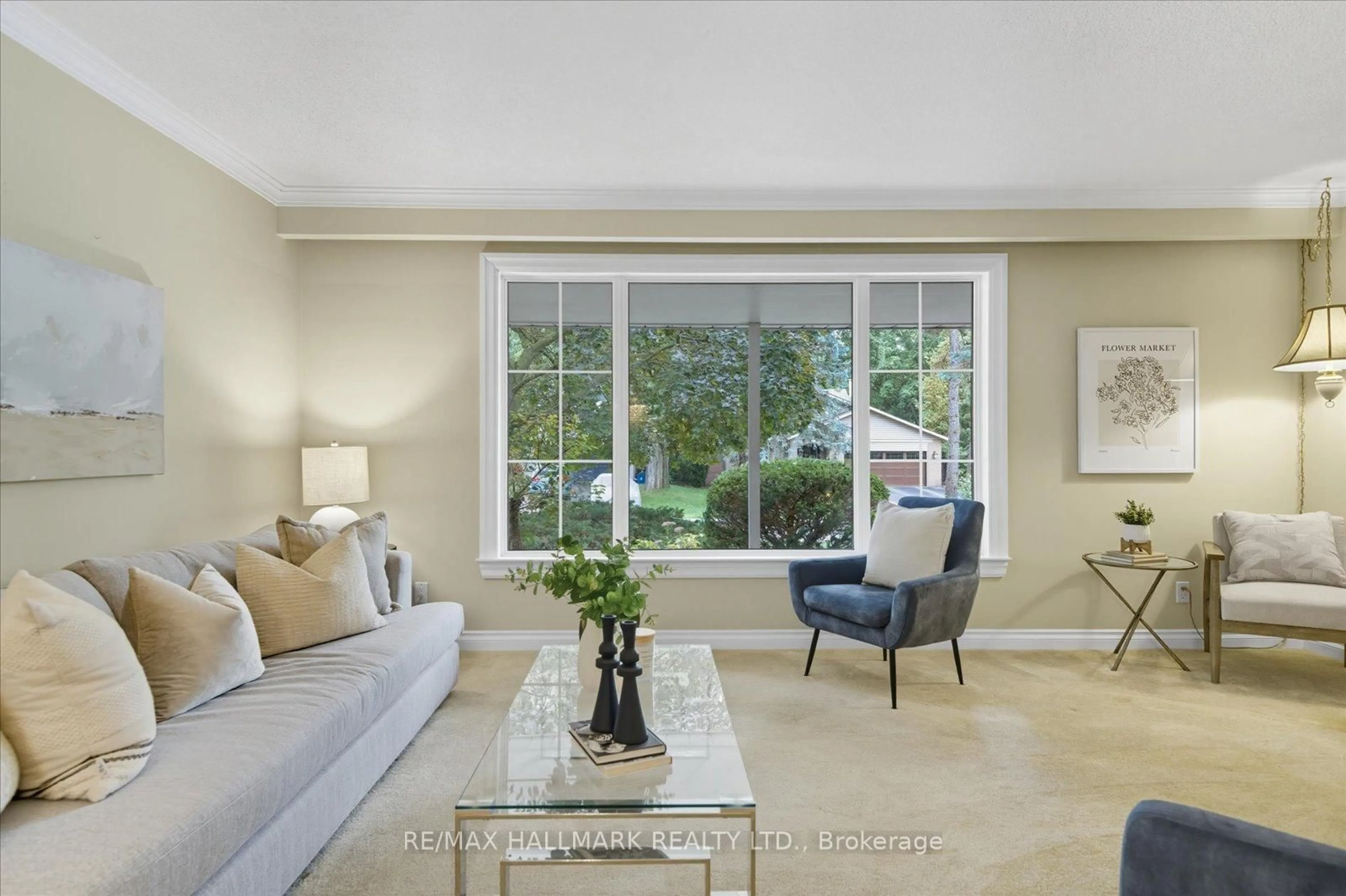 Living room with furniture, ceramic/tile floor for 28 Christman Crt, Markham Ontario L3P 3C8