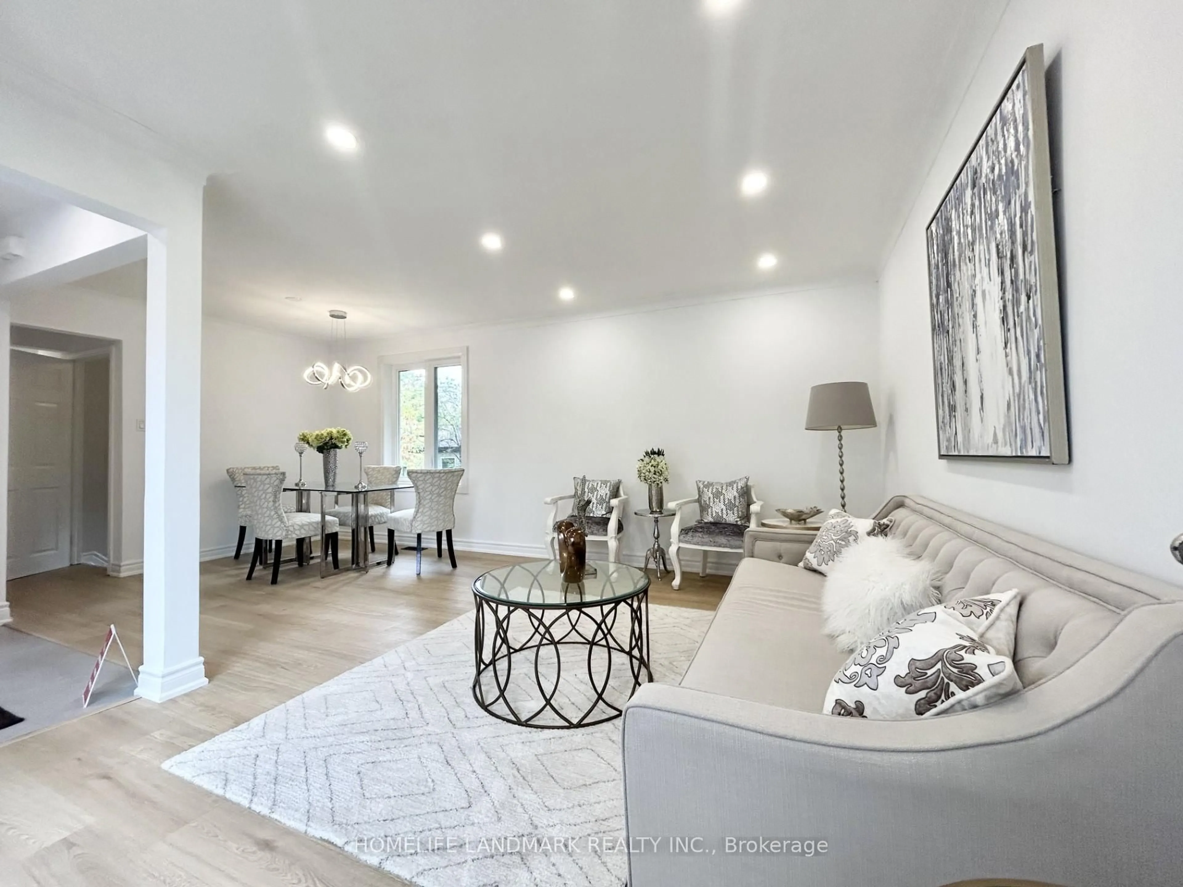 Living room with furniture, unknown for 323 Elmwood Ave, Richmond Hill Ontario L4C 1L7
