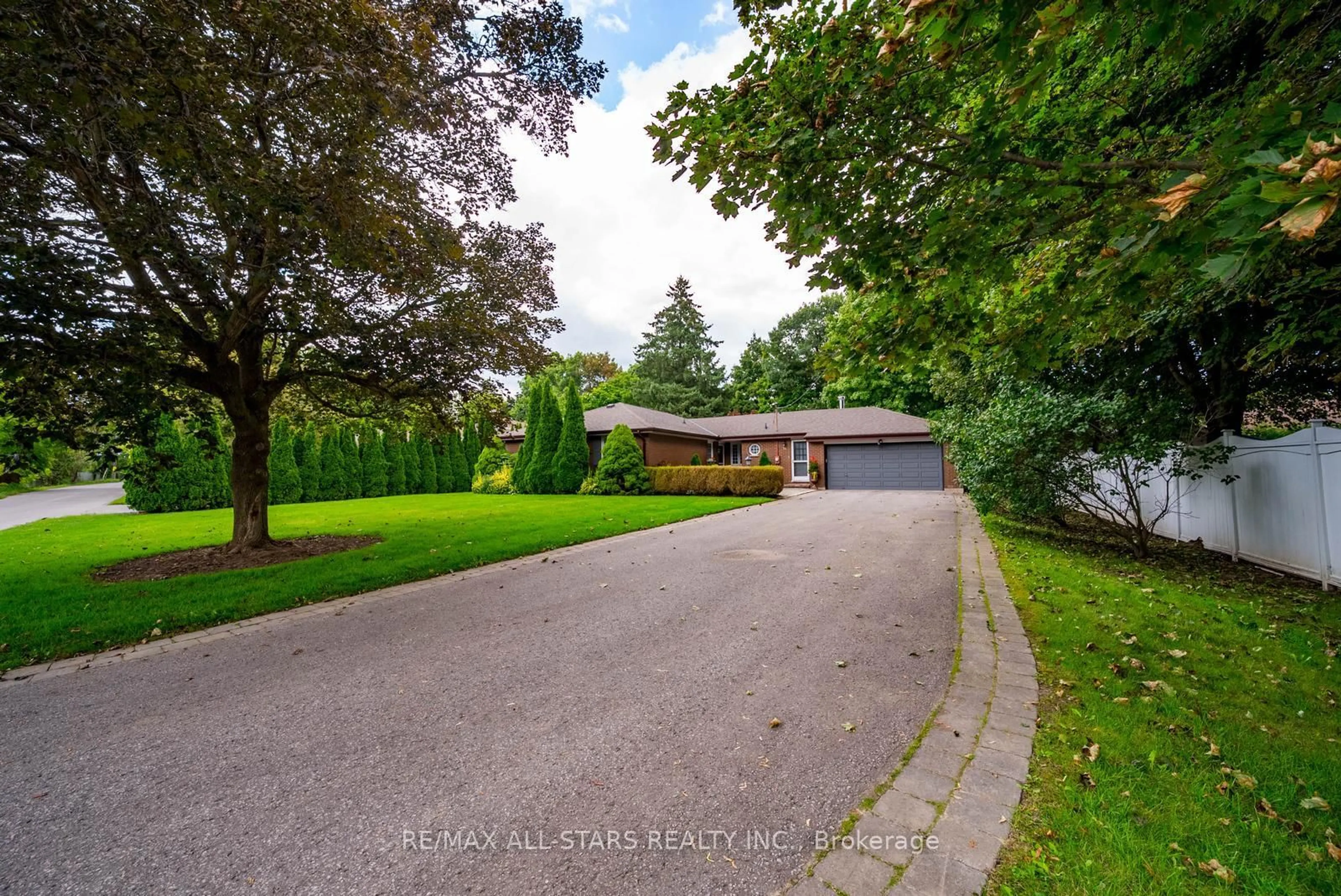 A pic from outside/outdoor area/front of a property/back of a property/a pic from drone, street for 59 Blake St, Whitchurch-Stouffville Ontario L4A 4H8