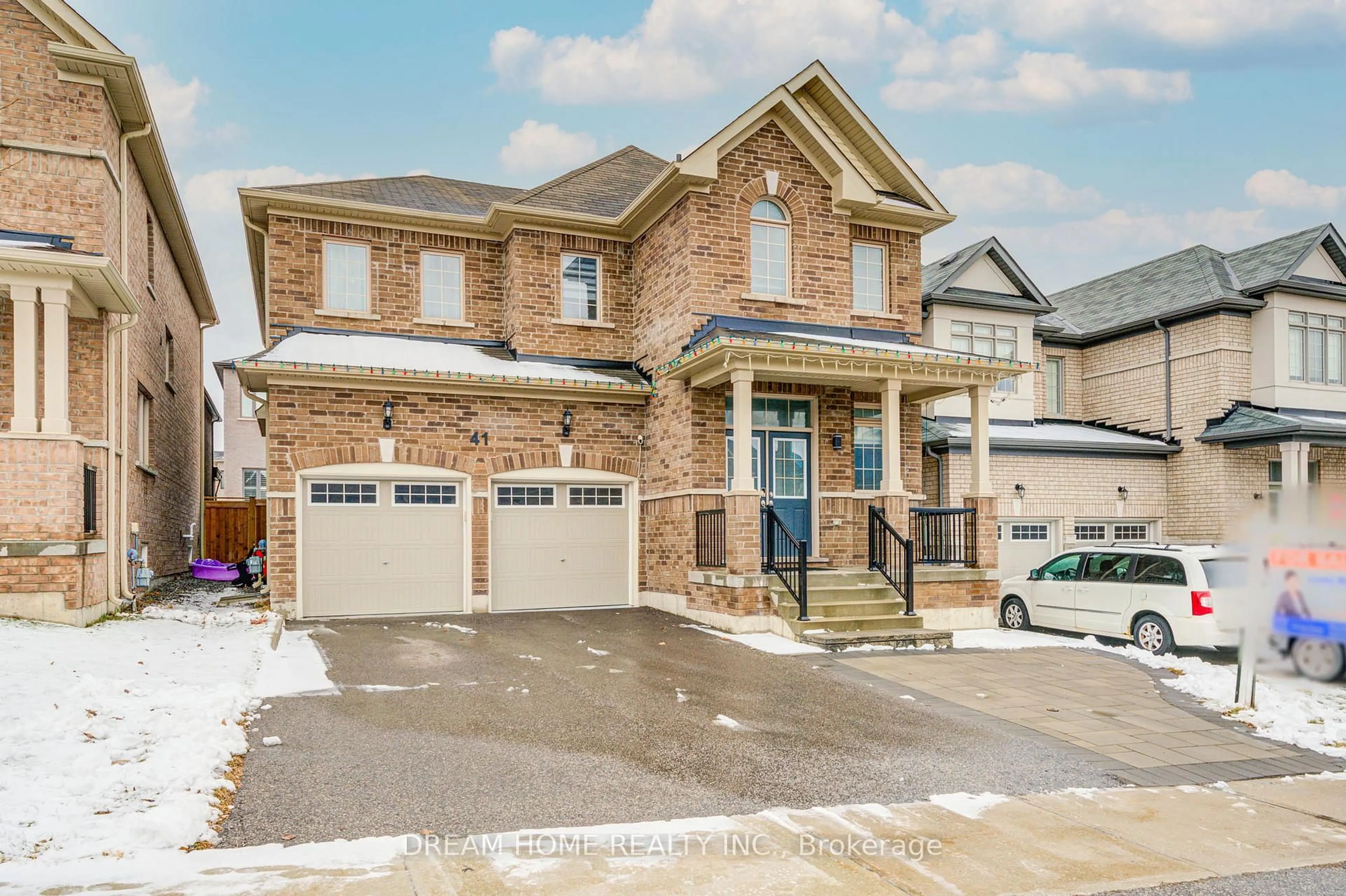 Home with brick exterior material, street for 41 Mynden Way, Newmarket Ontario L3X 3A8