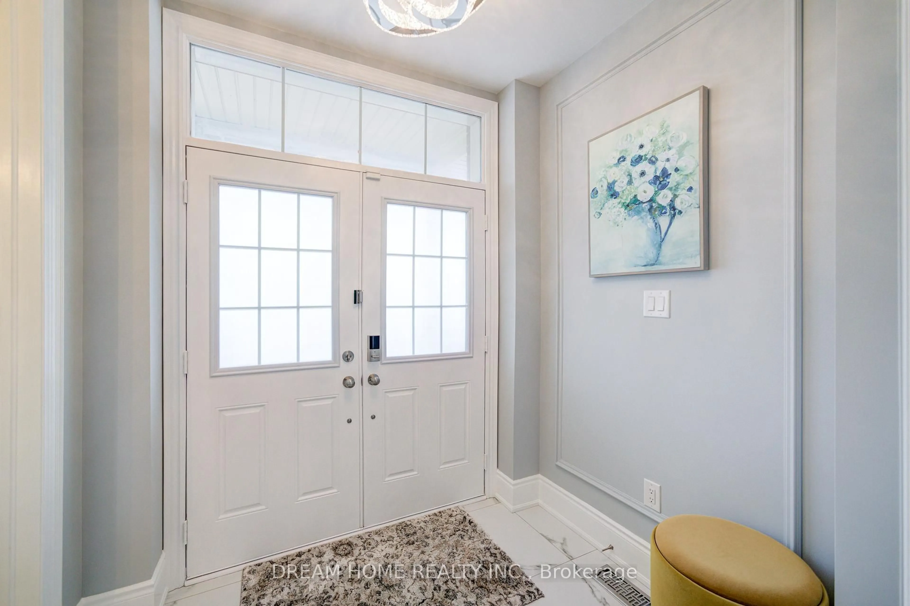 Indoor entryway for 41 Mynden Way, Newmarket Ontario L3X 3A8