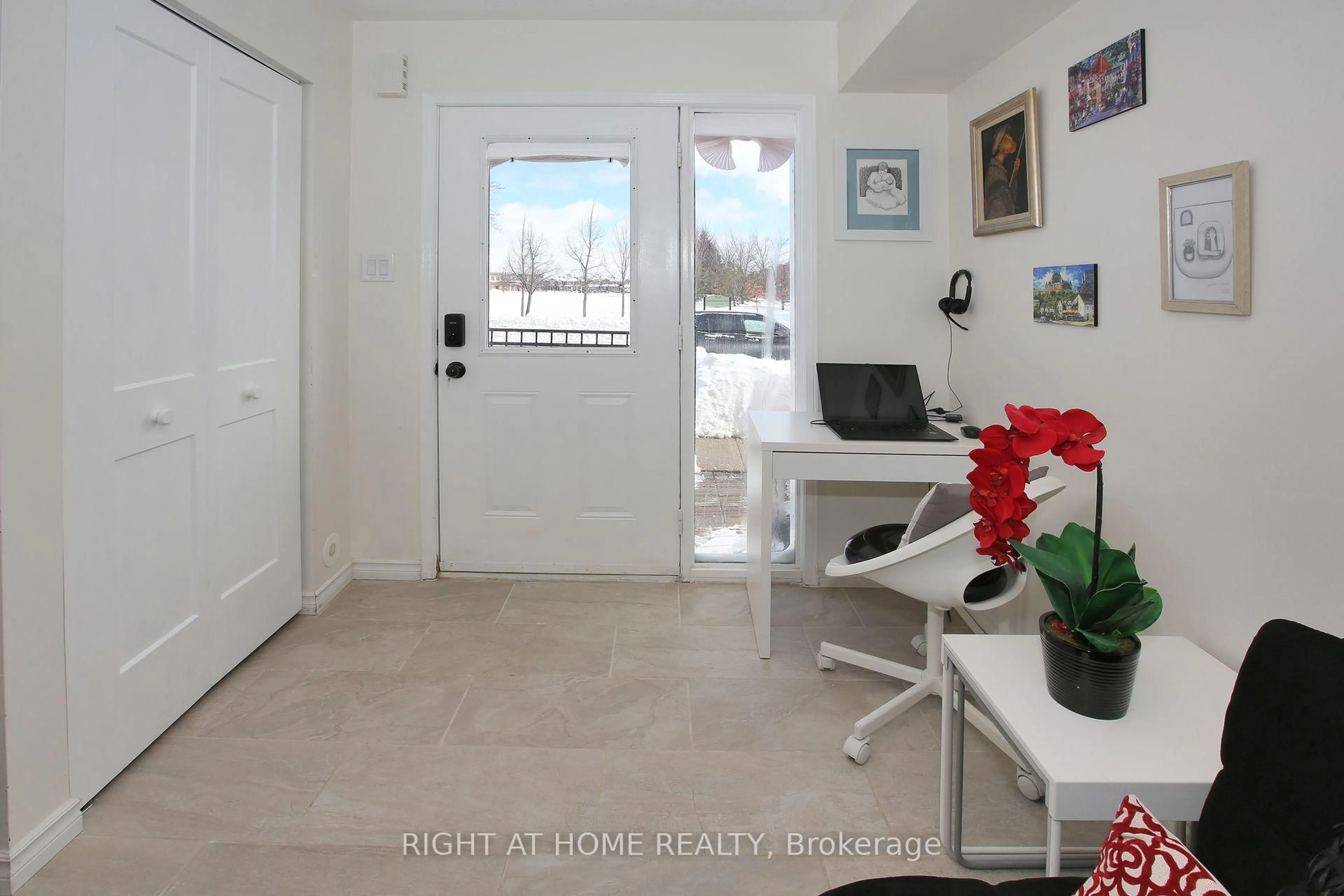 Indoor entryway for 150 Chancery Rd #92, Markham Ontario L6E 0B9