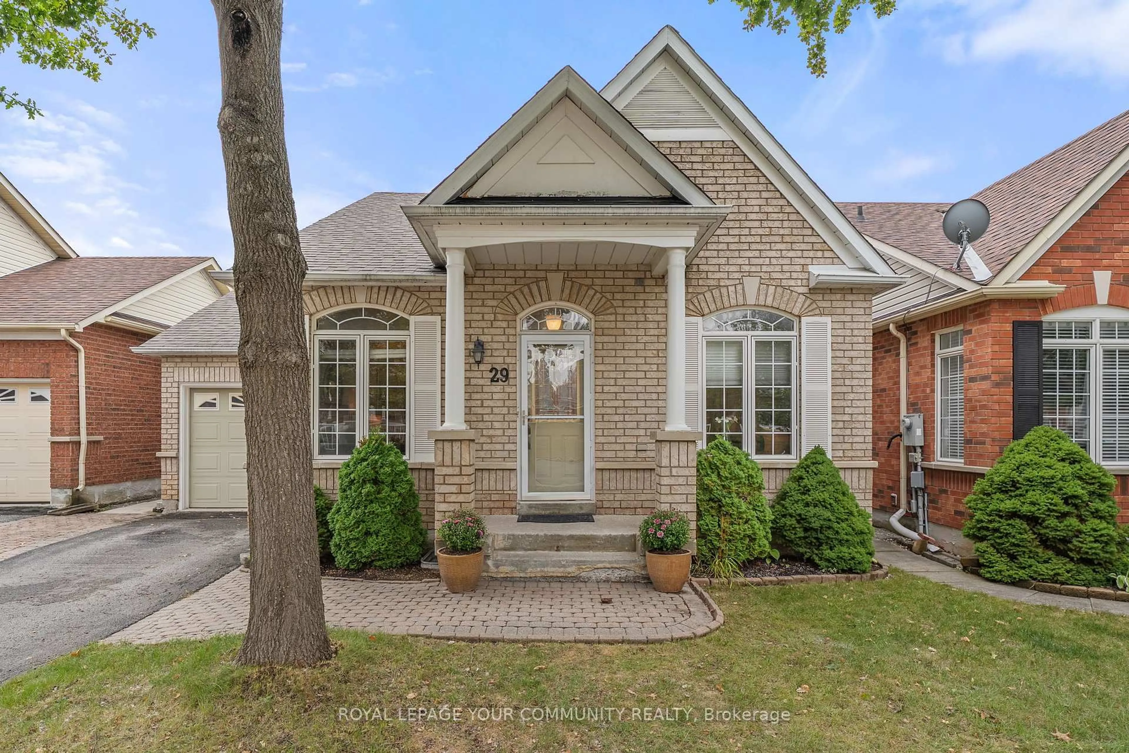 Home with brick exterior material, street for 29 Cliveden Pl, Markham Ontario L6C 2S4
