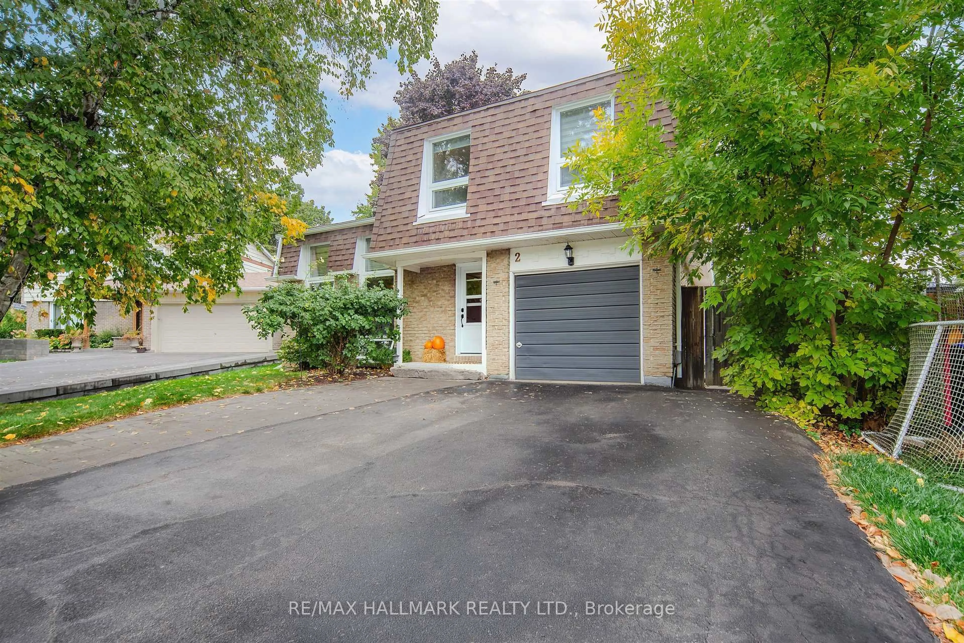 A pic from outside/outdoor area/front of a property/back of a property/a pic from drone, street for 2 Bryan Crt, New Tecumseth Ontario L0G 1W0