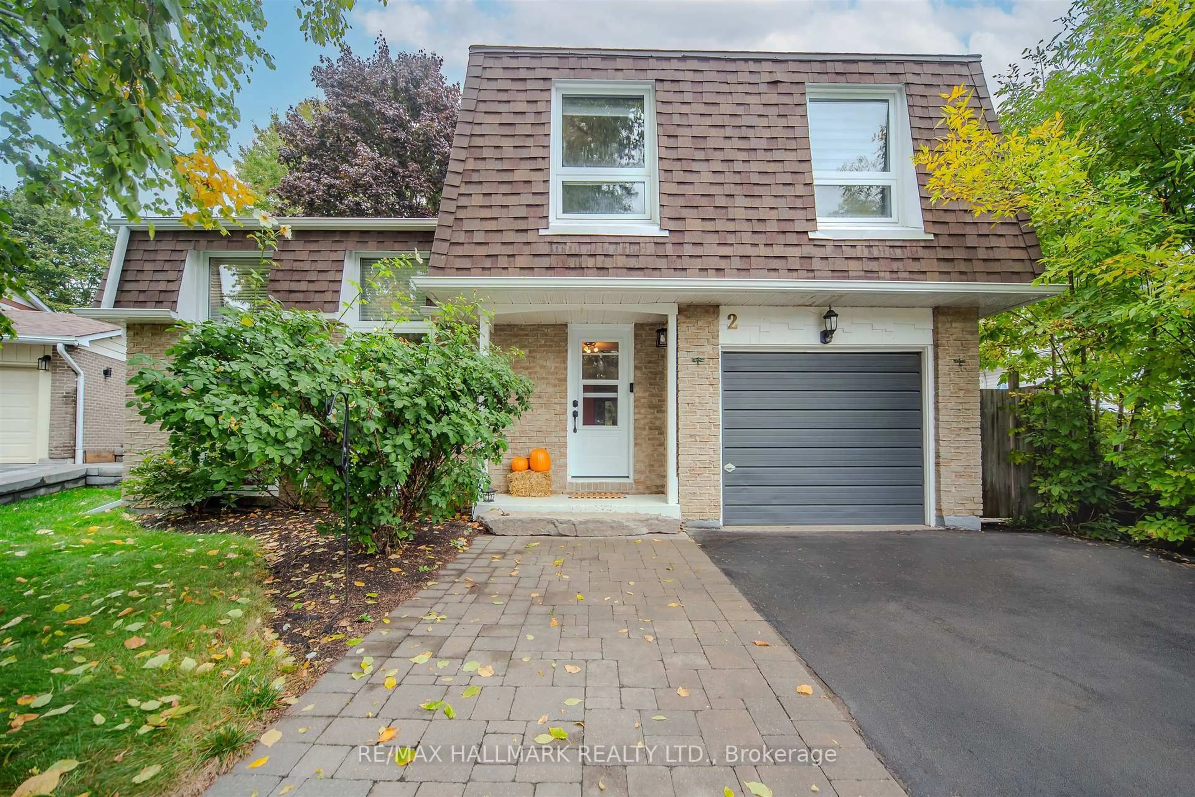 Home with brick exterior material, street for 2 Bryan Crt, New Tecumseth Ontario L0G 1W0