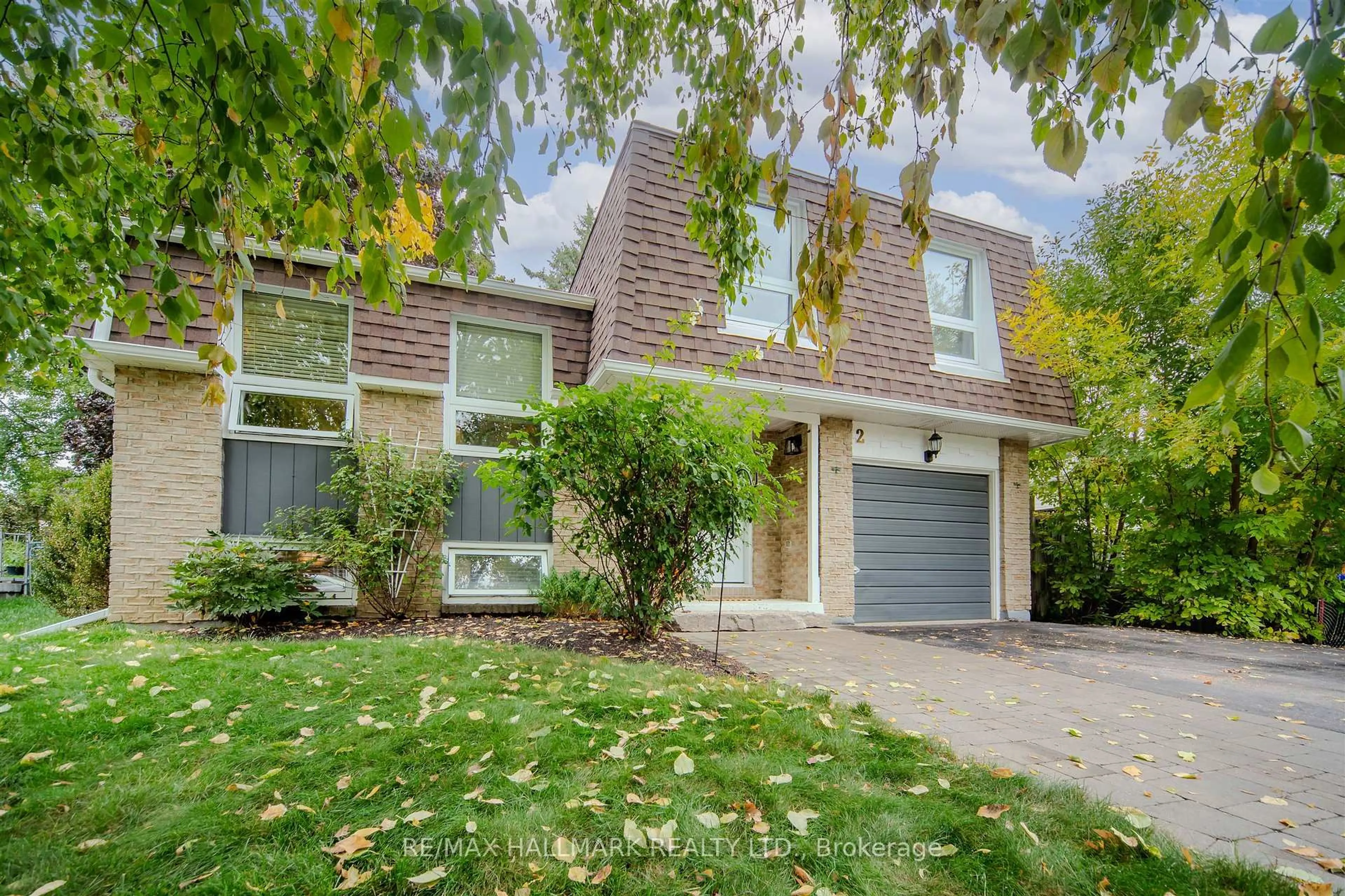 Home with brick exterior material, street for 2 Bryan Crt, New Tecumseth Ontario L0G 1W0