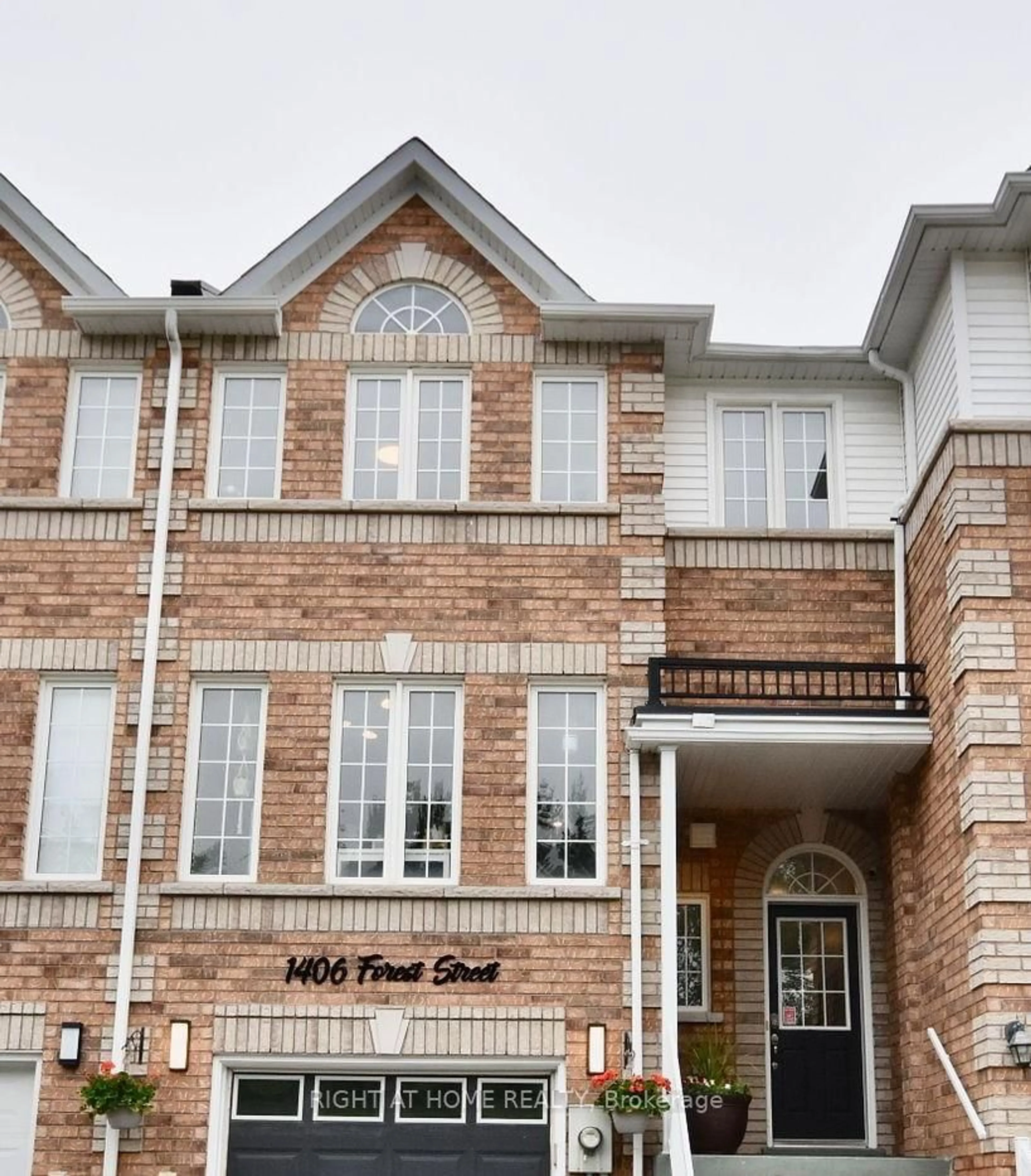 Home with brick exterior material, street for 1406 Forest St, Innisfil Ontario L9S 4Y4