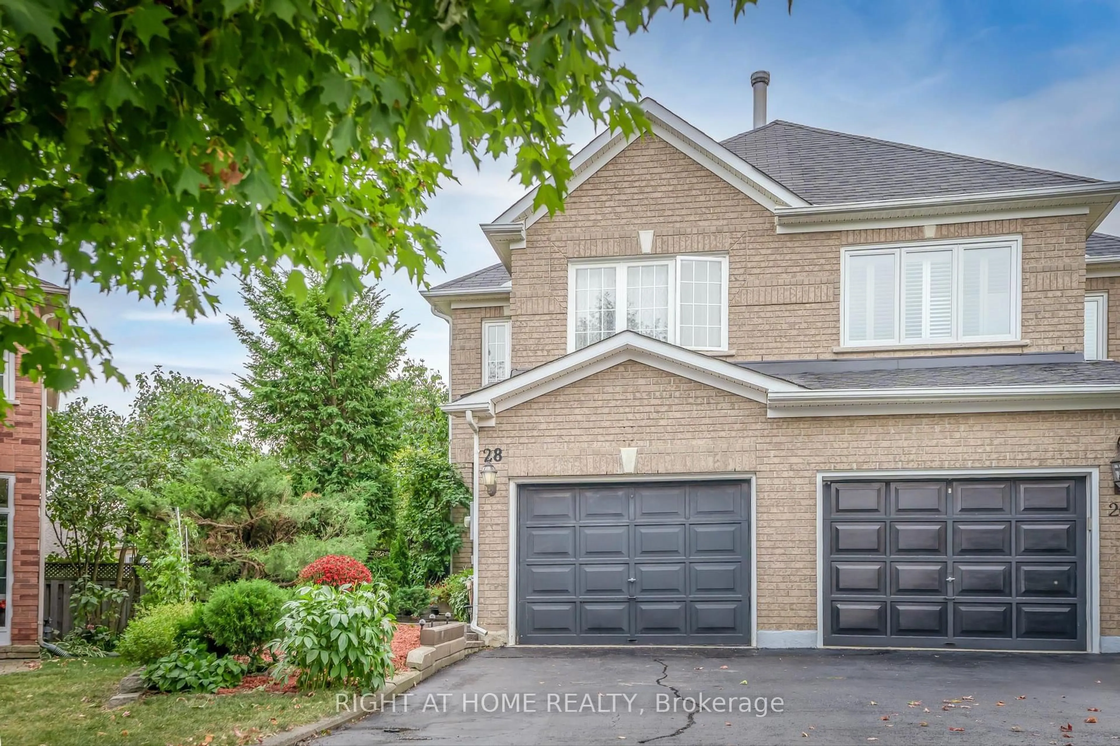 Home with brick exterior material, street for 28 Foxtail Rdge, Newmarket Ontario L3X 1Z6