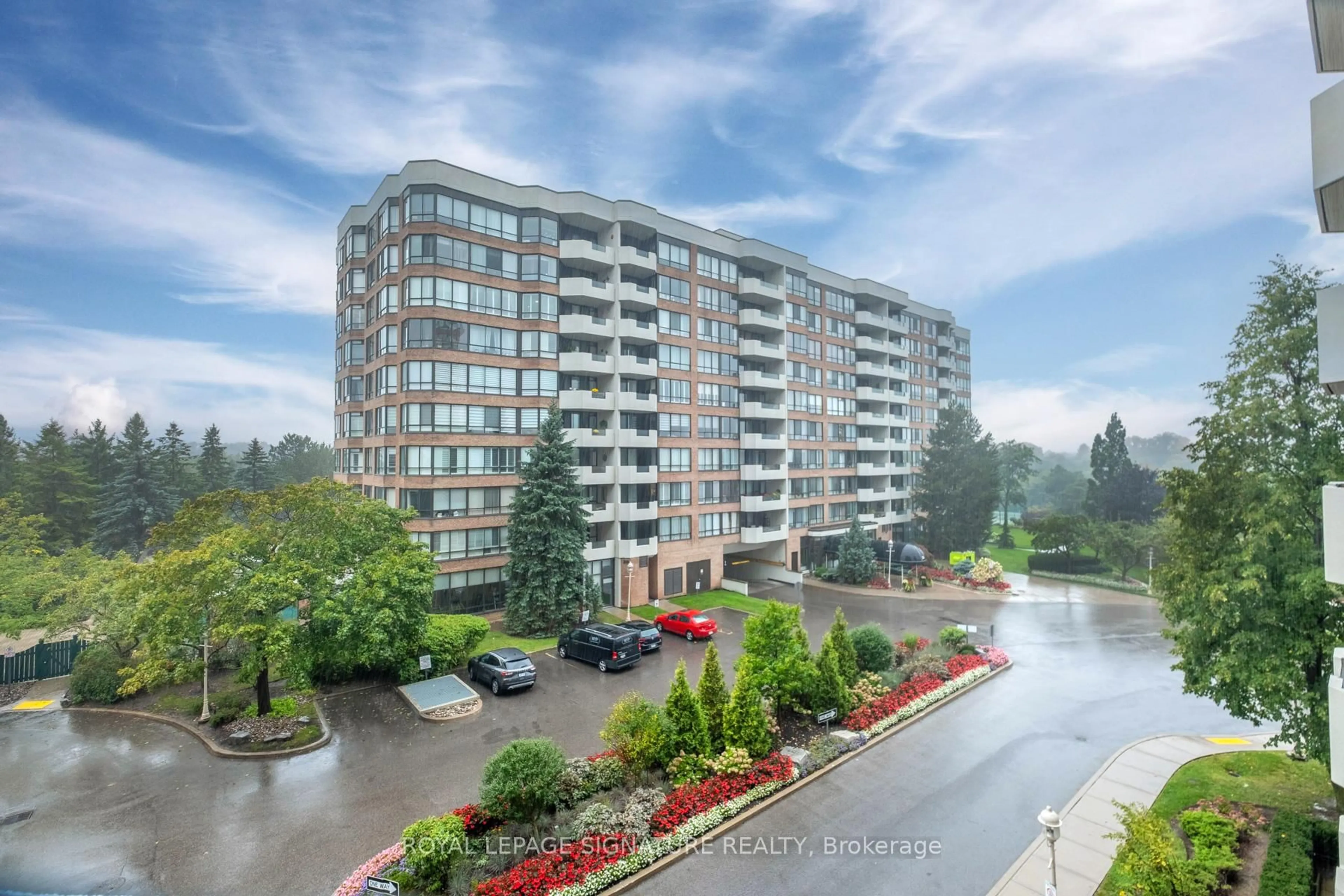 A pic from outside/outdoor area/front of a property/back of a property/a pic from drone, city buildings view from balcony for 25 Austin Dr #422, Markham Ontario L3R 8H4