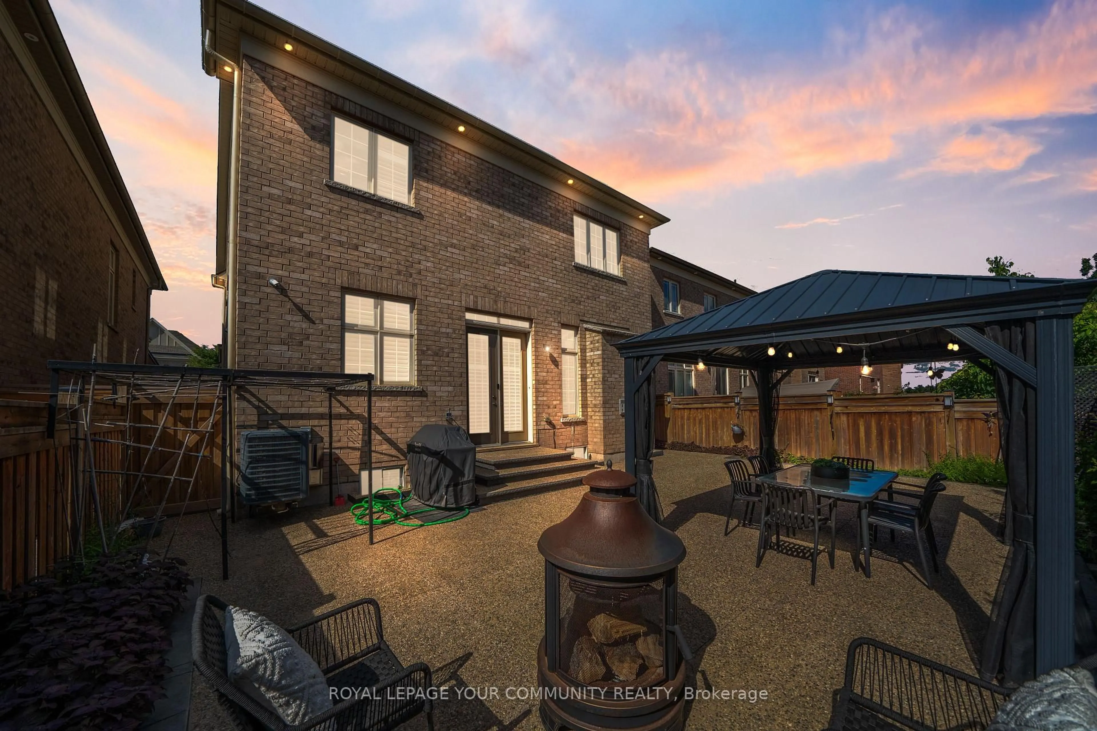 A pic from outside/outdoor area/front of a property/back of a property/a pic from drone, street for 61 Ross Vennare Cres, Vaughan Ontario L4H 4N2